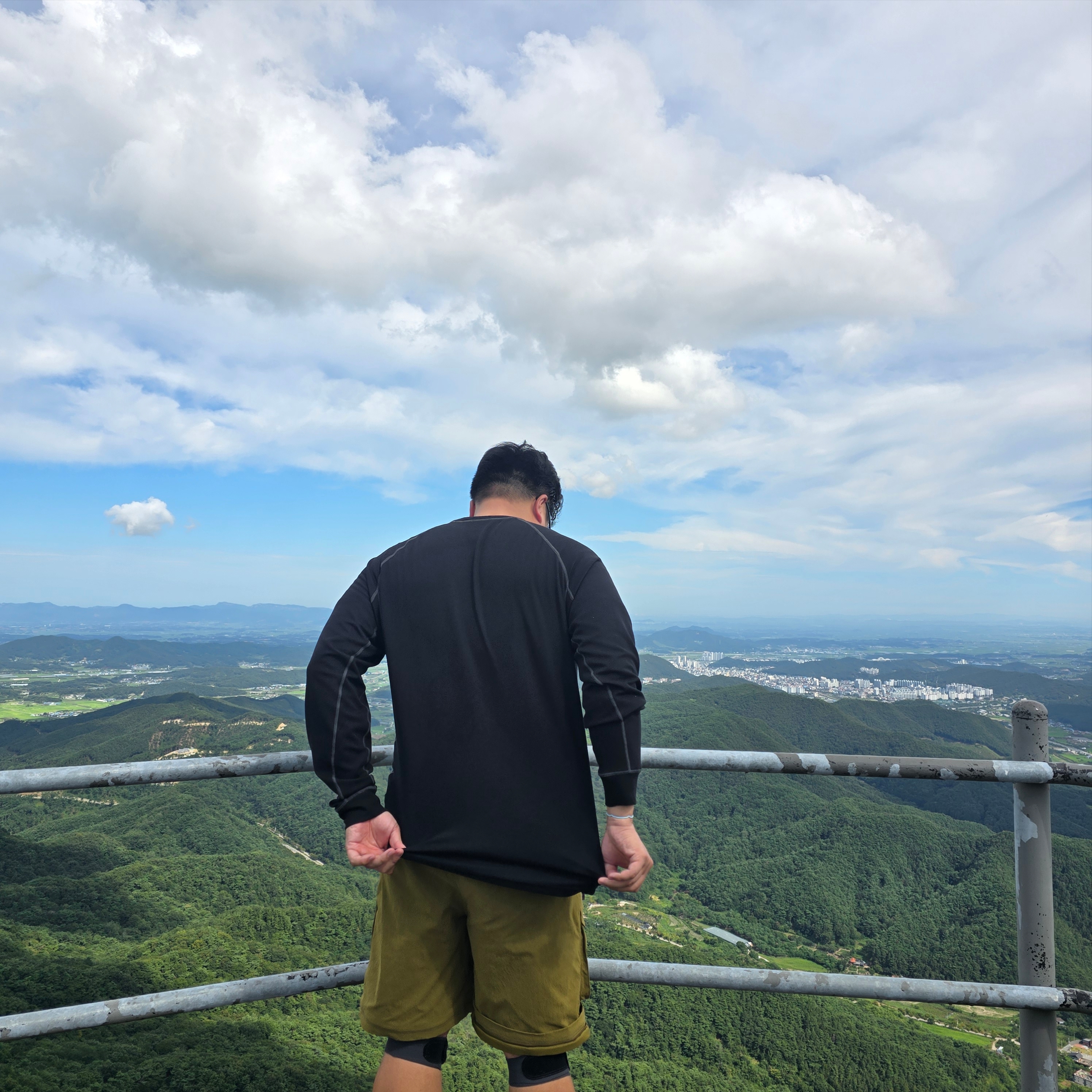Nike ACG Chinati Dri-Fit ADV Long Sleeve Top Black Anthracite - Asia, Nike ACG Smith Summit Zip Cargo Pants Olive Flak Anthracite - US/EU 착용 스타일 - 2