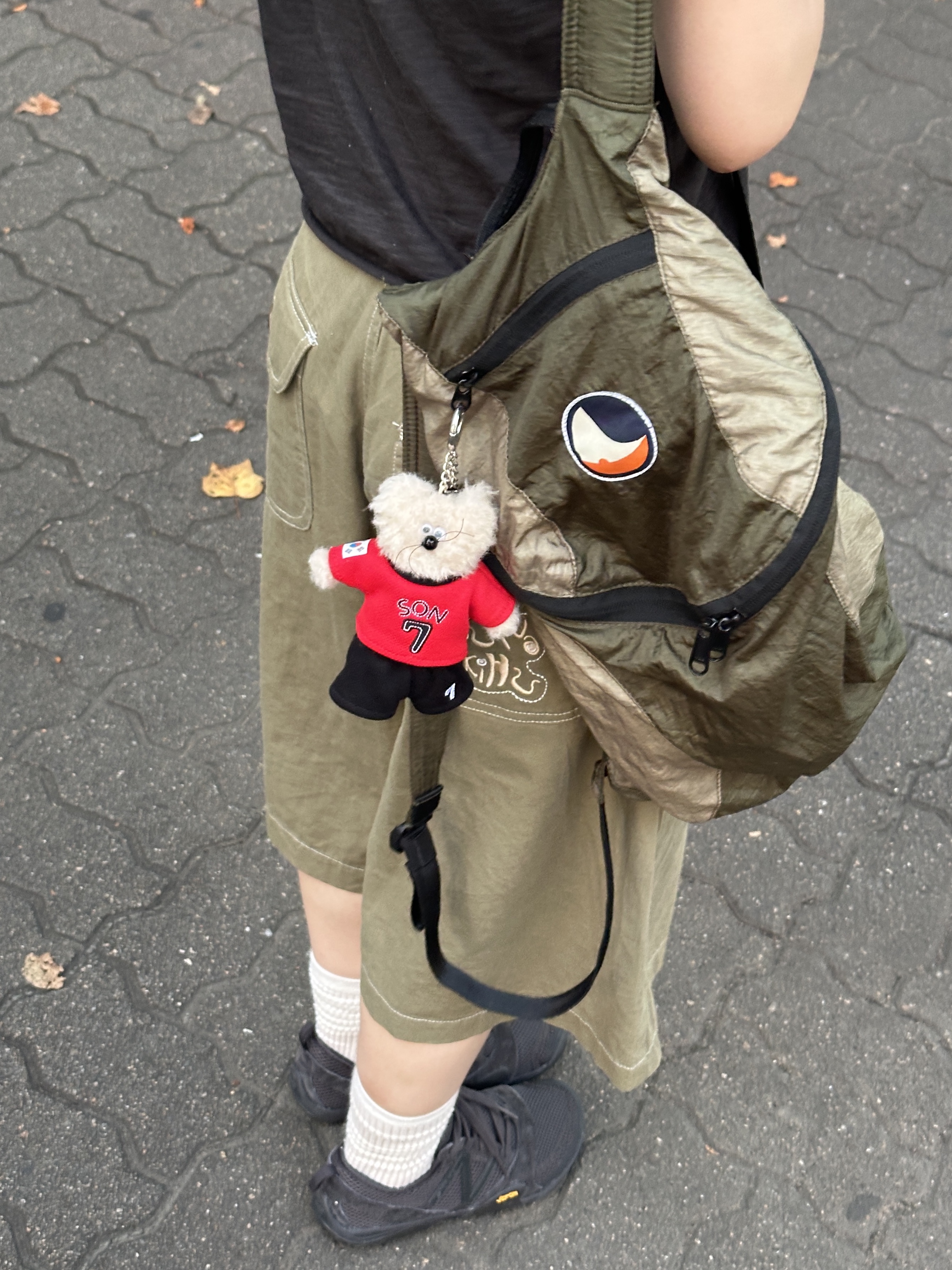 Monamhee x NOS7 Captain SON.hee Keyring Red, New Balance Minimus MT10O Black Castlerock 착용 스타일 - 1