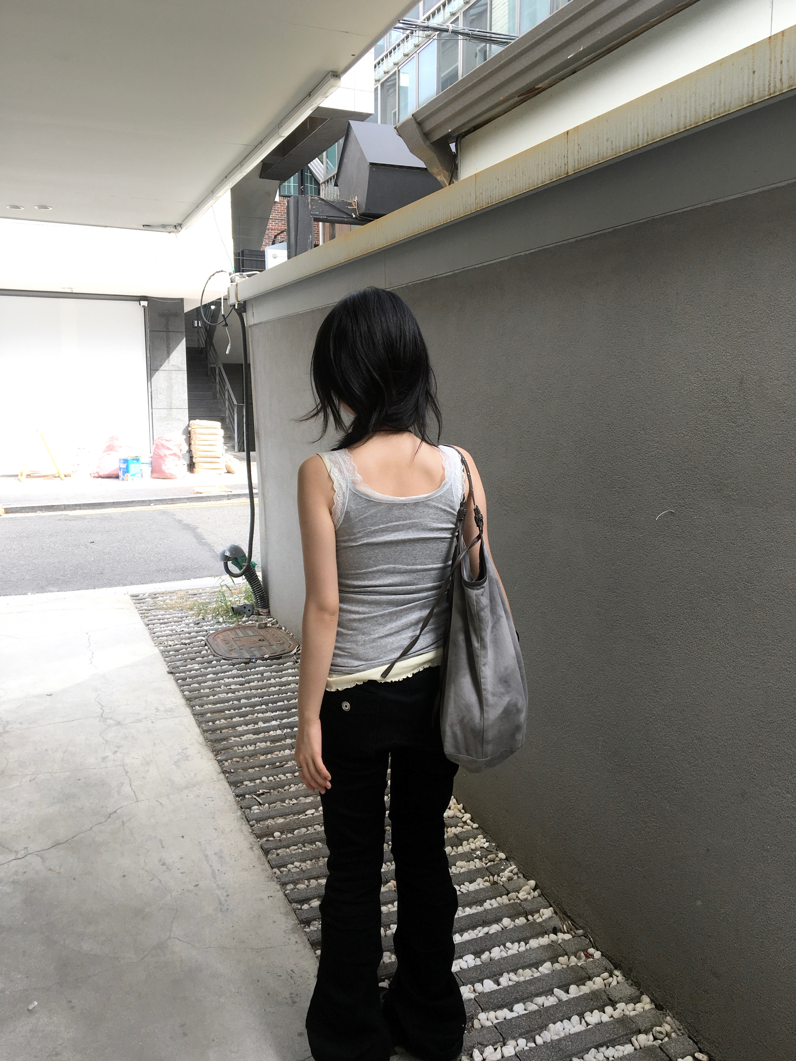 (W) Miseki Seoul Shirring Bootscut Pants Charcoal 착용 스타일