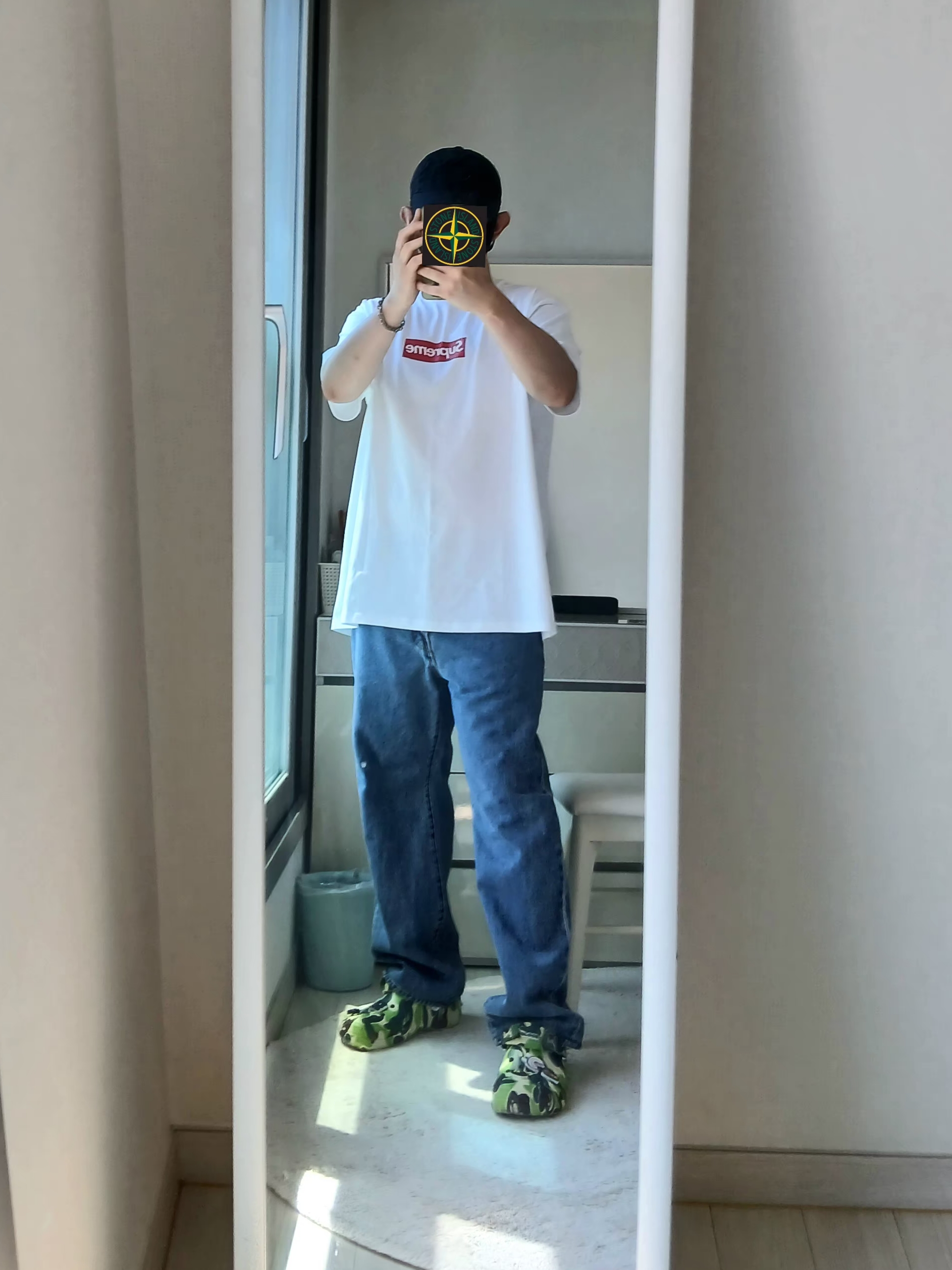 Stone Island 9100011 Nylon Metal in Econyl Baseball Cap with Drawcord Compass Embroidery Black, Supreme West Hollywood Box Logo T-Shirt White - 23SS 착용 스타일 - 6