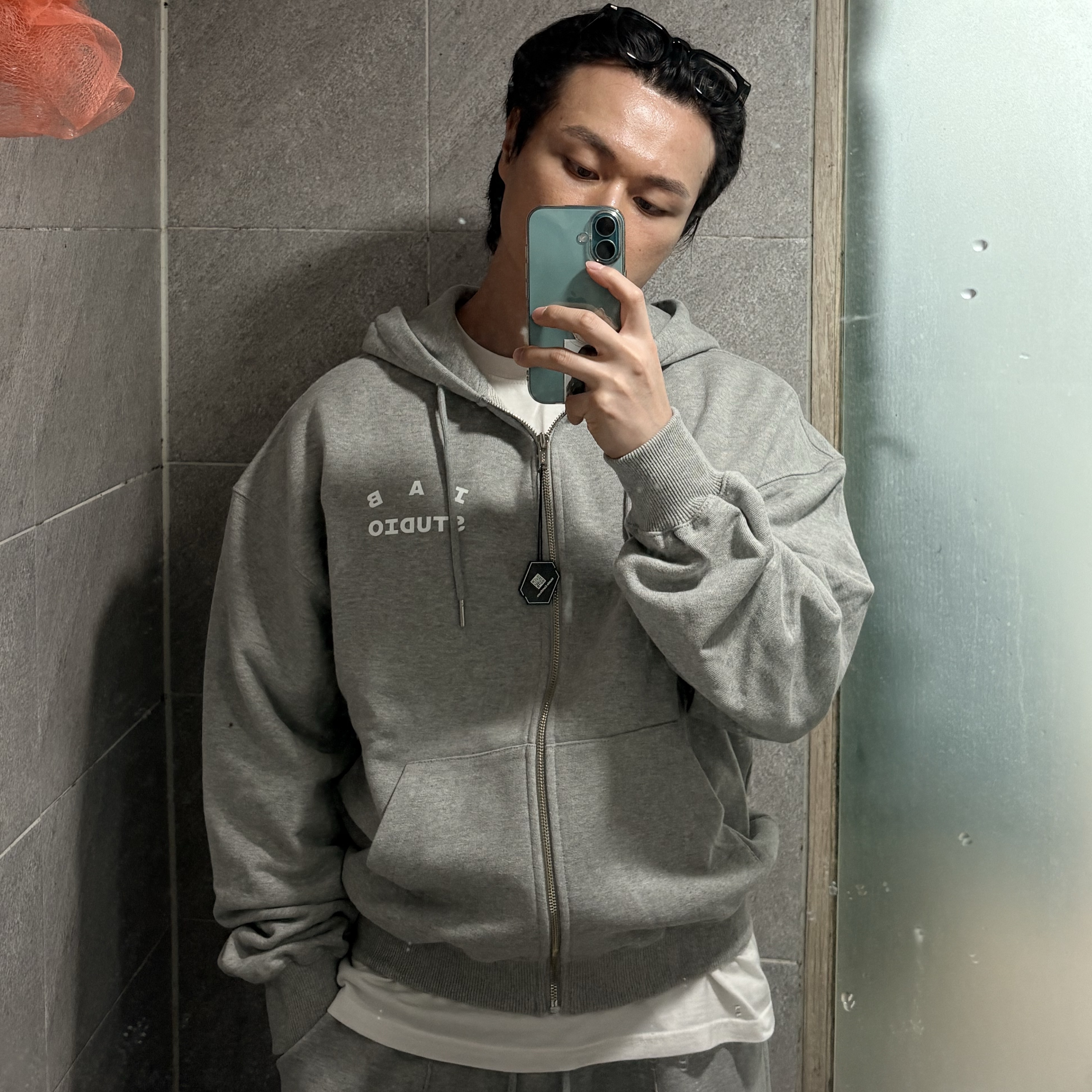 IAB Studio Zip-Up Hoodie Melange Gray - 26SS 착용 스타일 - 1