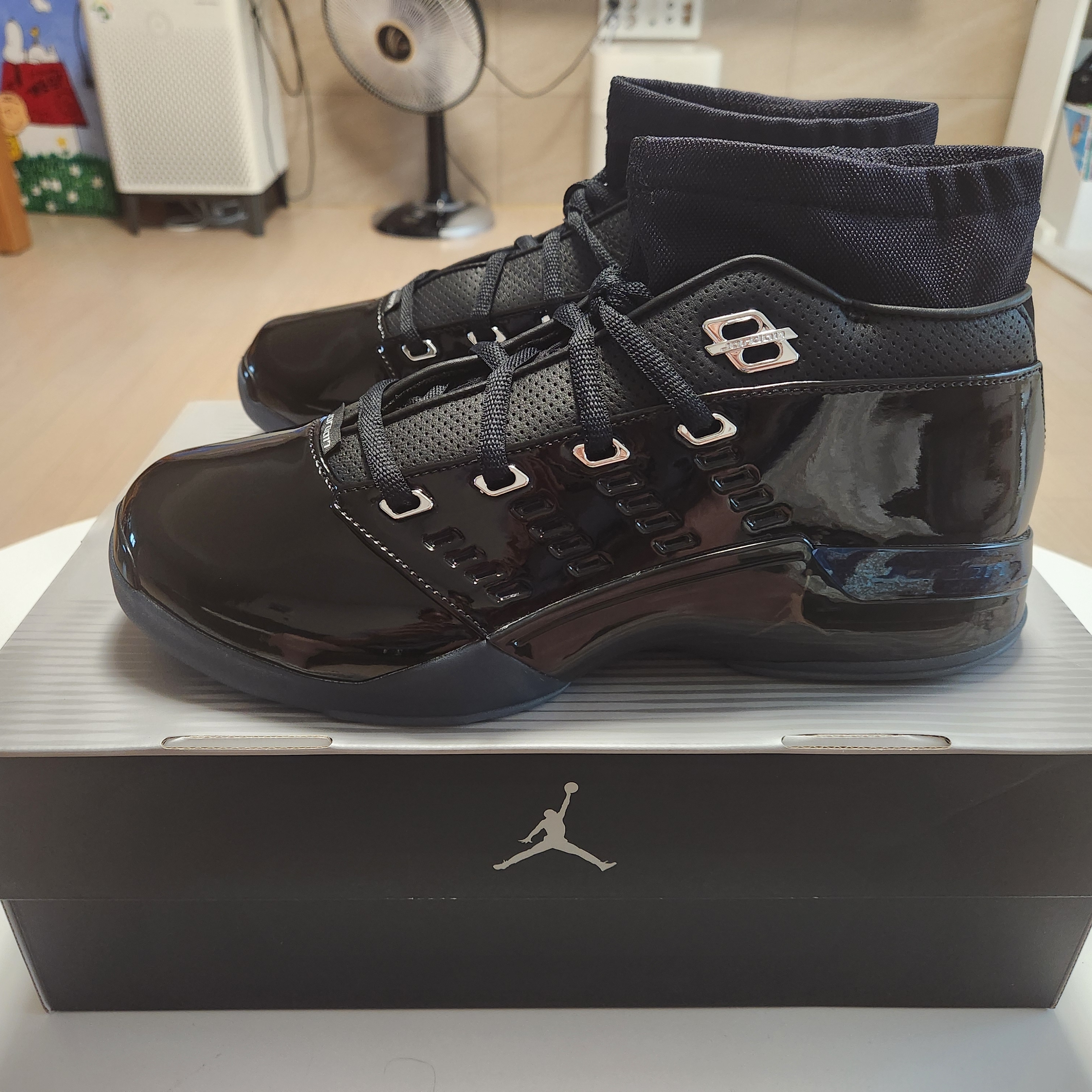 Jordan 17 Low Black Chrome 착용 스타일 - 2
