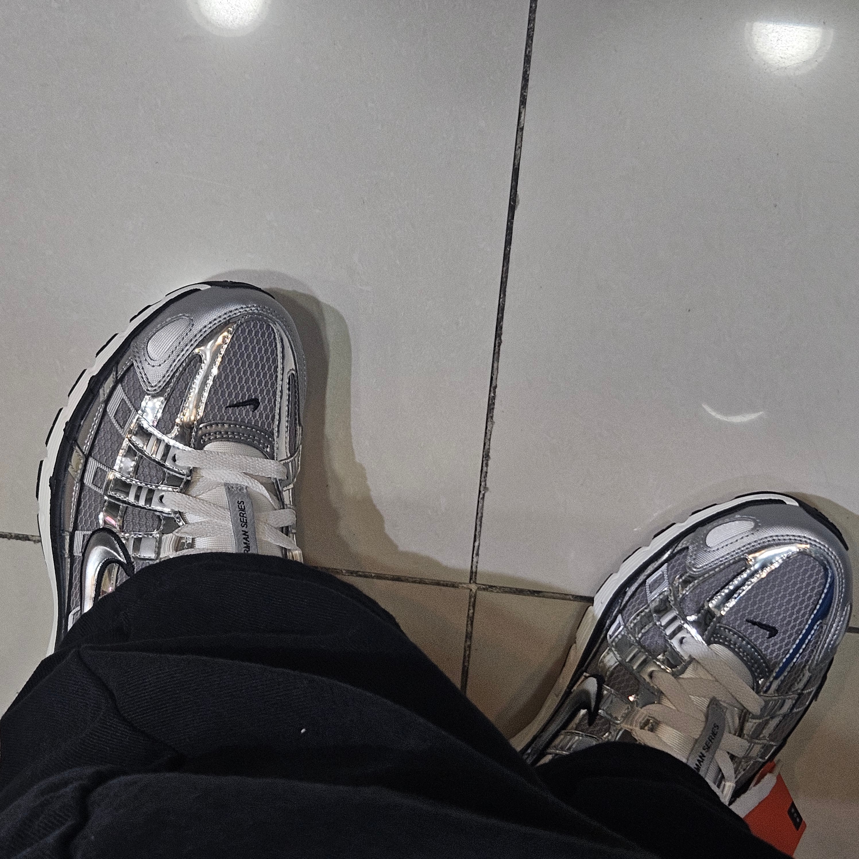 Nike P-6000 Metallic Silver 착용 스타일