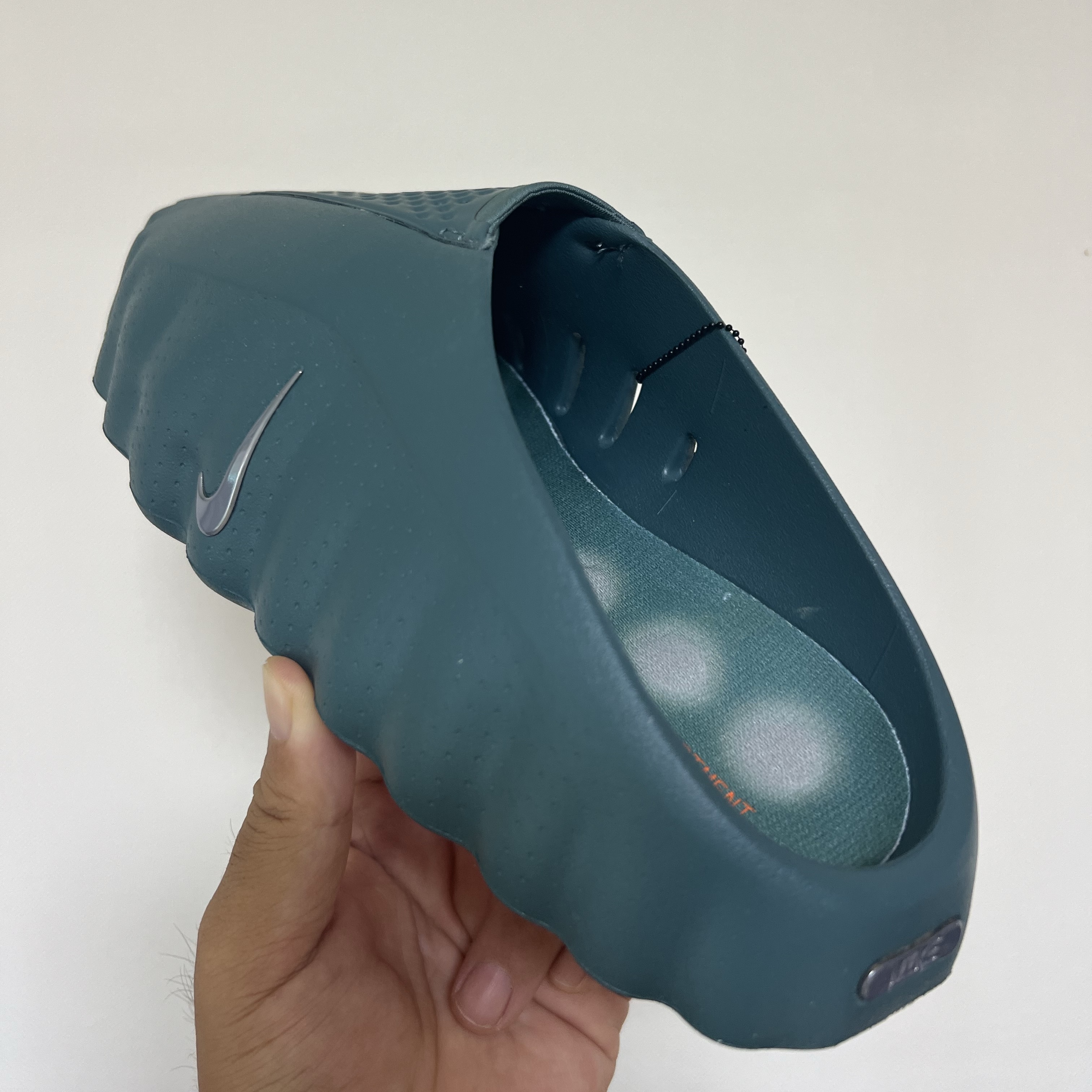 Nike Mind 001 Mineral Slate Metallic Platinum 착용 스타일 - 2