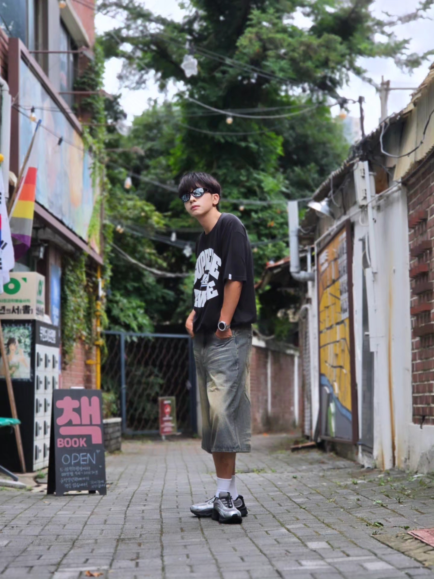 Supreme x GOODENOUGH Device T-Shirt Black - 25SS, Fila Pantera 99/25 Black Silver 착용 스타일 - 2