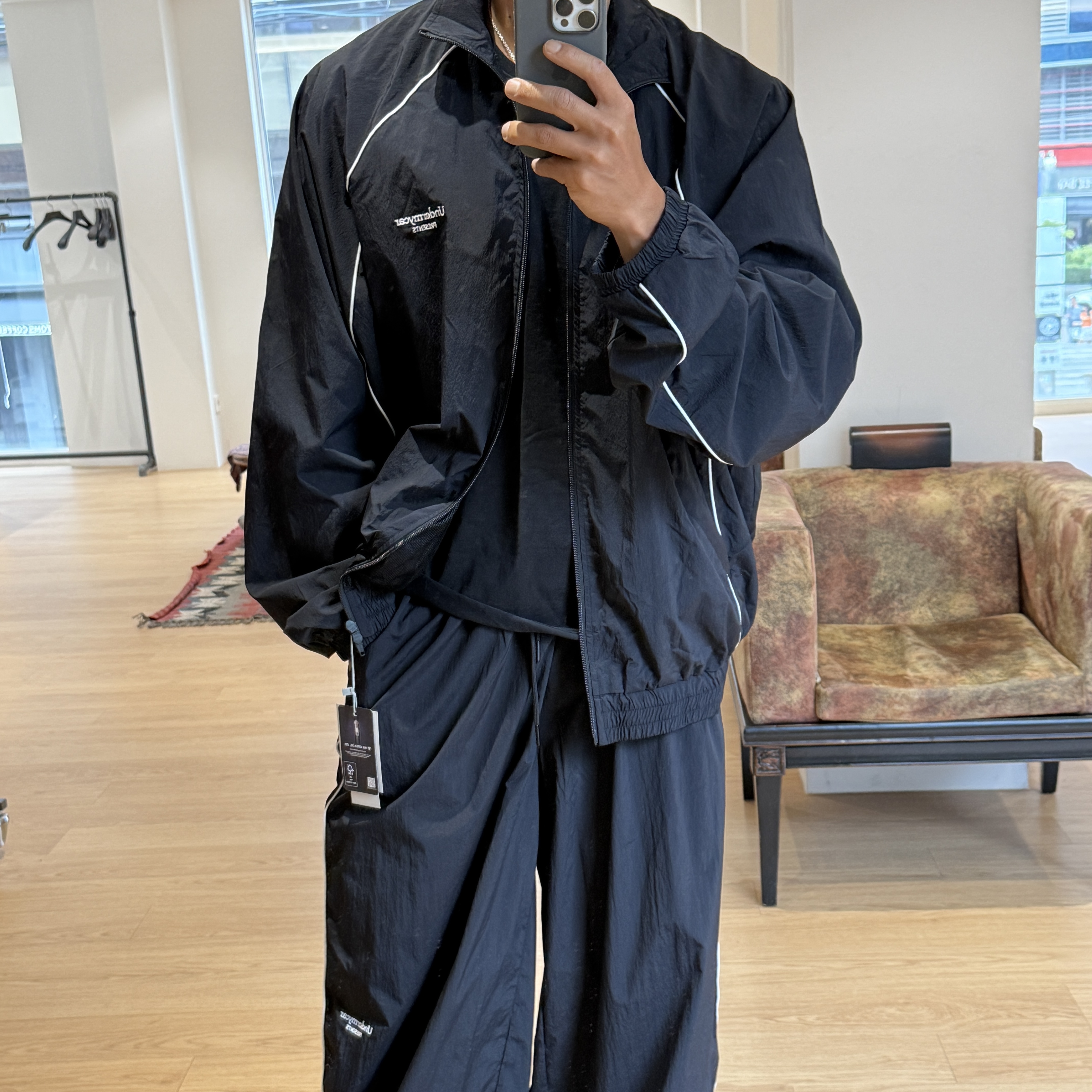 Undermycar Mu.126 Original Logo Piping Line Nylon Pants Black, Undermycar MU.132 Original Logo Piping Line Track Jacket Black 착용 스타일 - 3