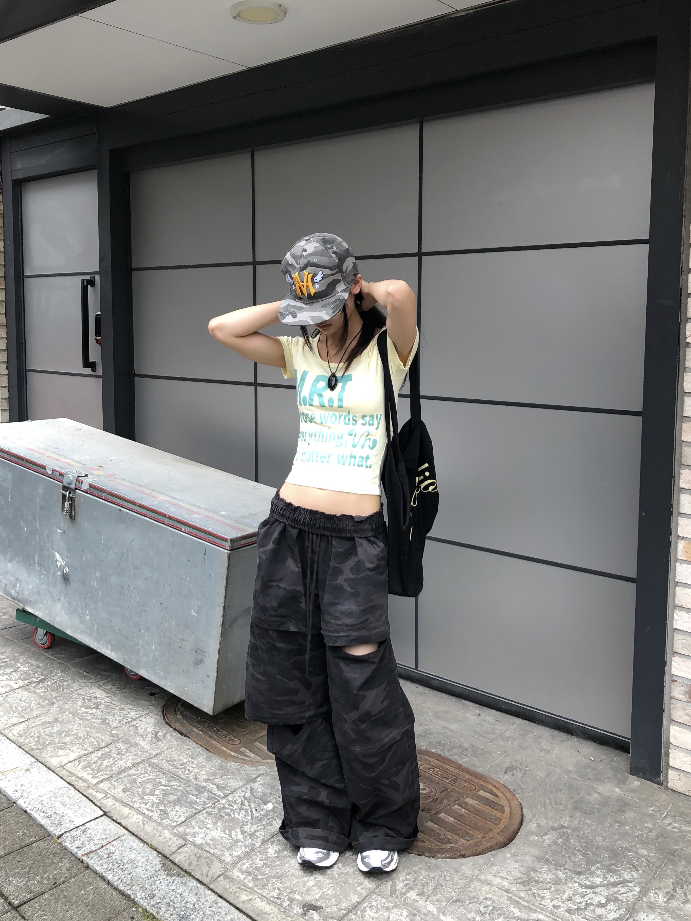 venhit MRT Vivid U-Neck Slim Fit Short Sleeve T-Shirt Yellow, venhit ECA Monkey Star Cap 착용 스타일 - 2