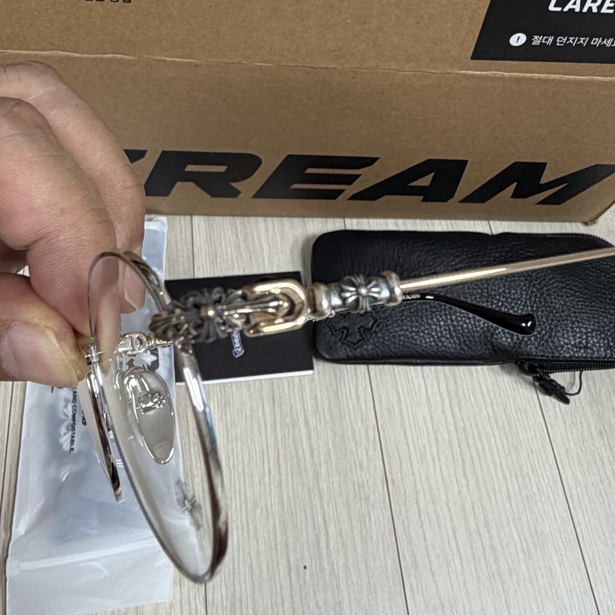 Chrome Hearts Bubba-A Shiny Silver Gold Plated Plastic 착용 스타일 - 3