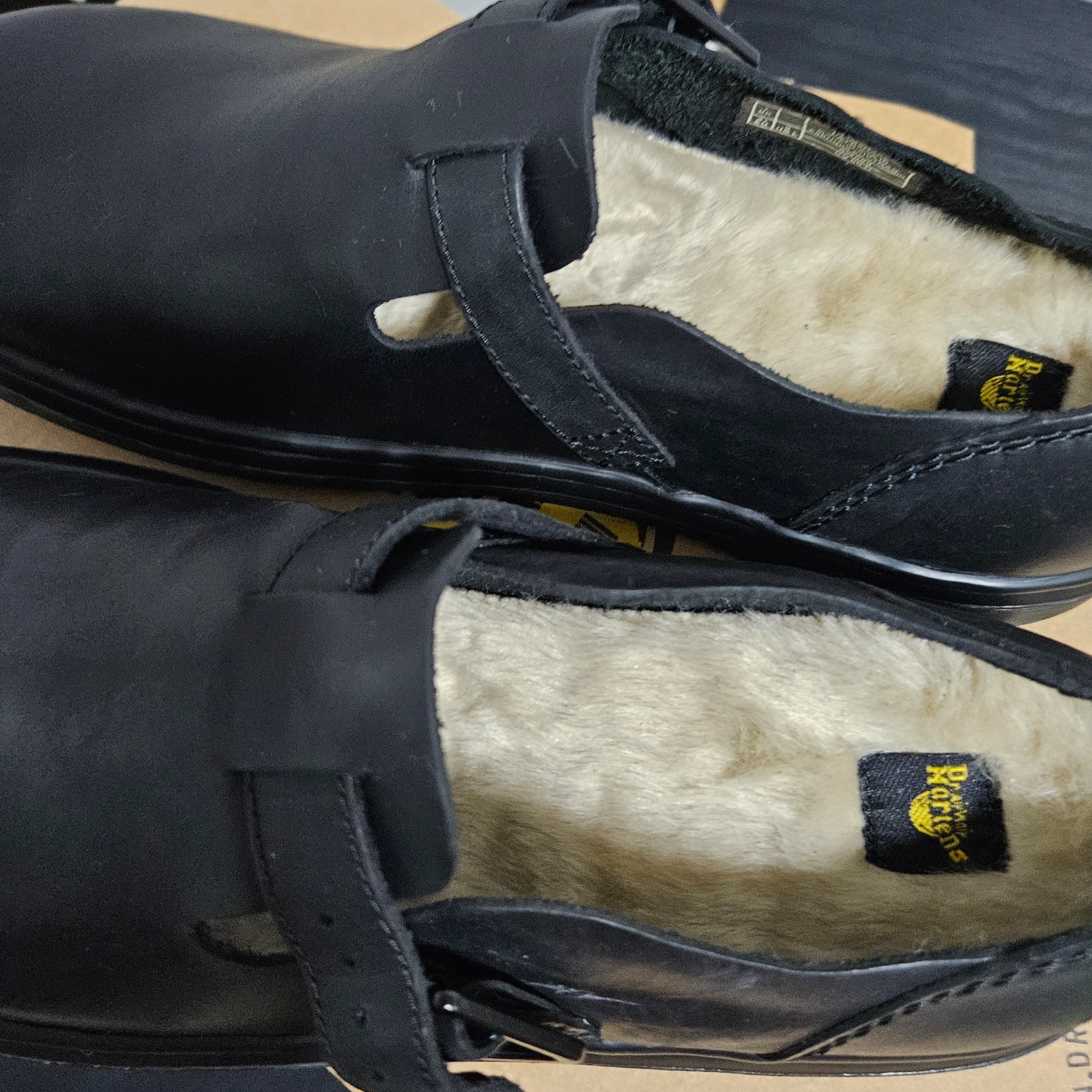 Dr. Martens Patricia lll Black 착용 스타일 - 2