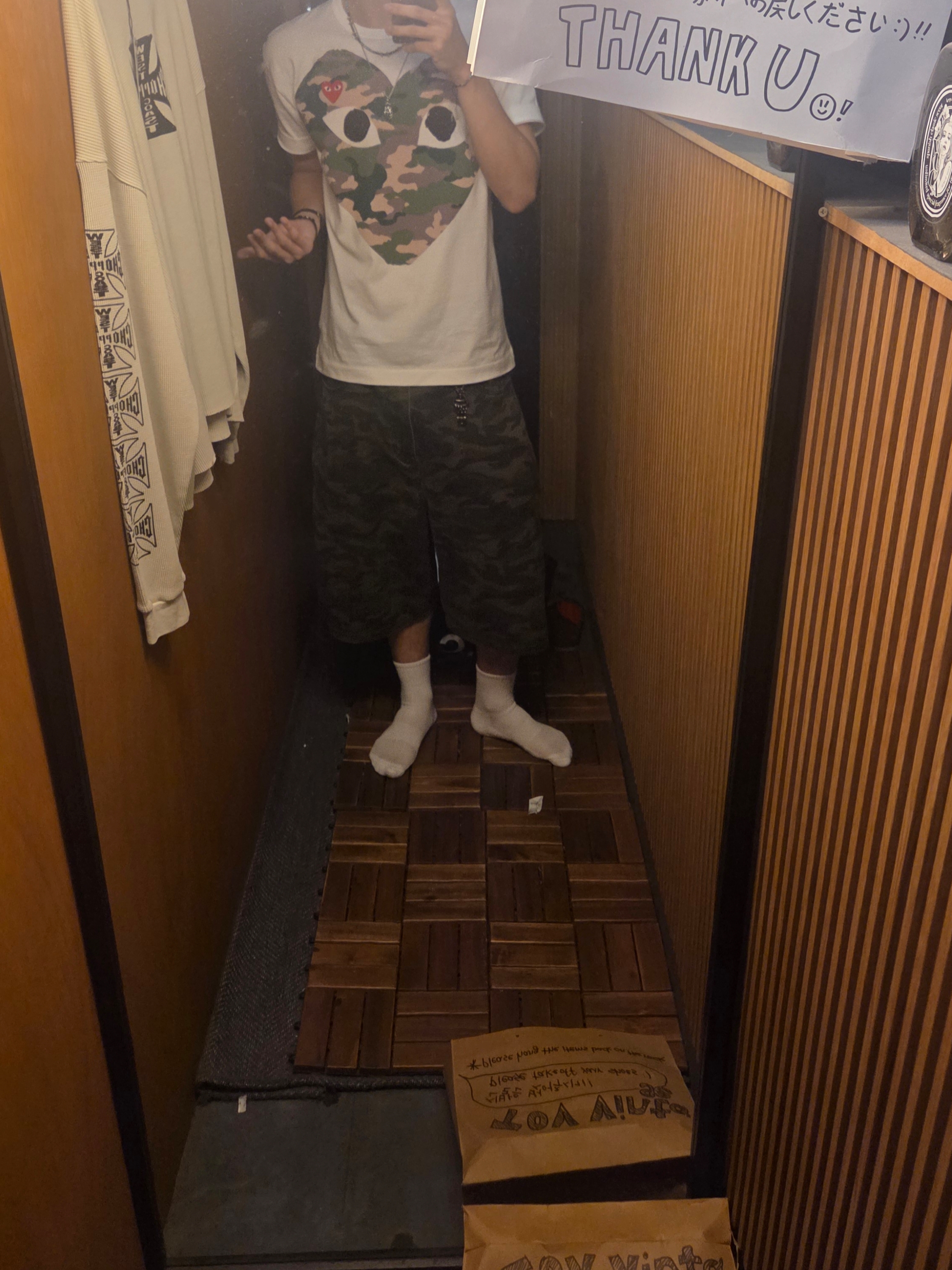 Play Comme des Garcons Camouflage Heart T-Shirt White, Casio LTP-V007L-7B1 착용 스타일 - 3