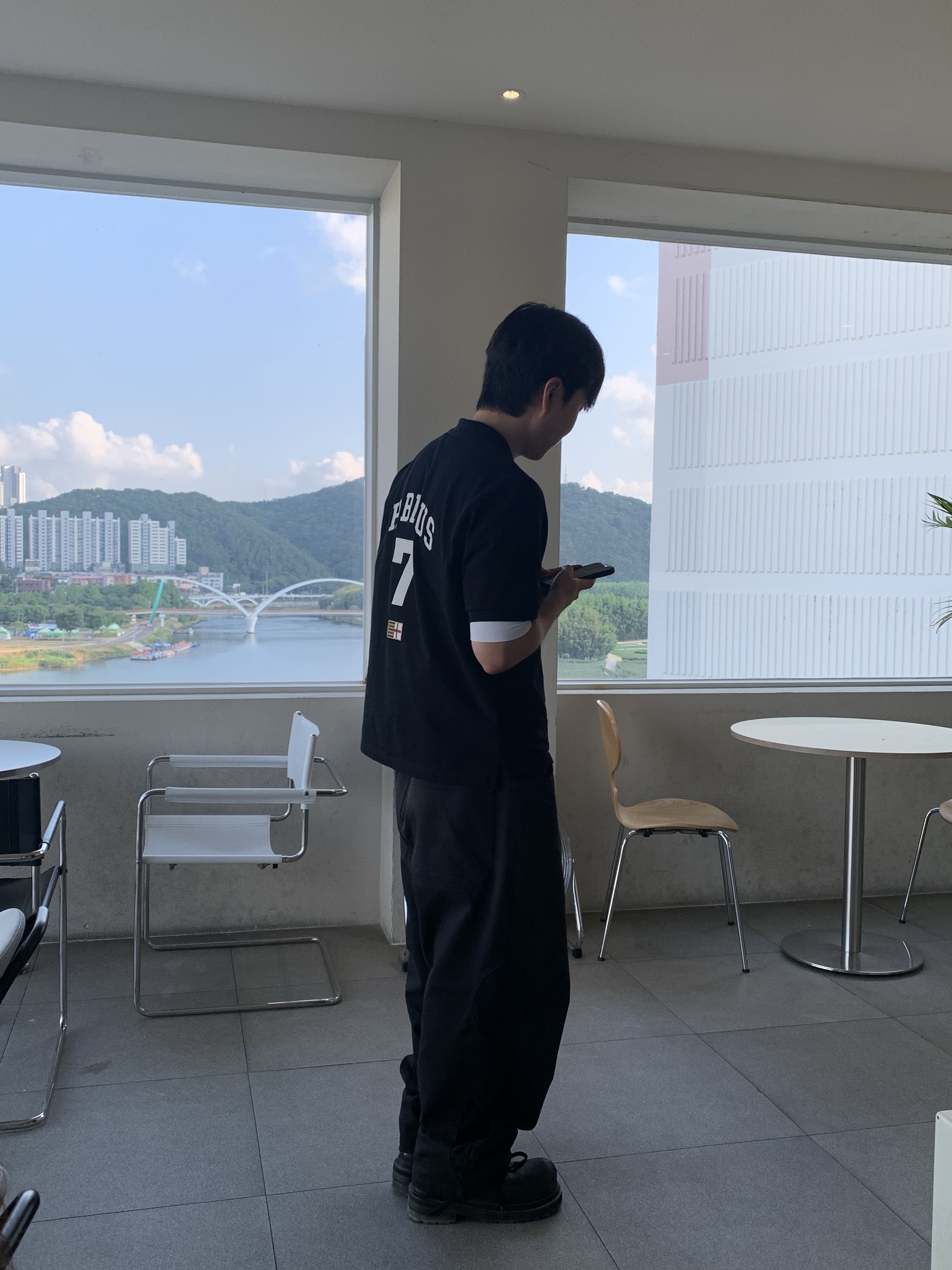 Flavorism Red Horse Pique Shirt Black 착용 스타일 - 1