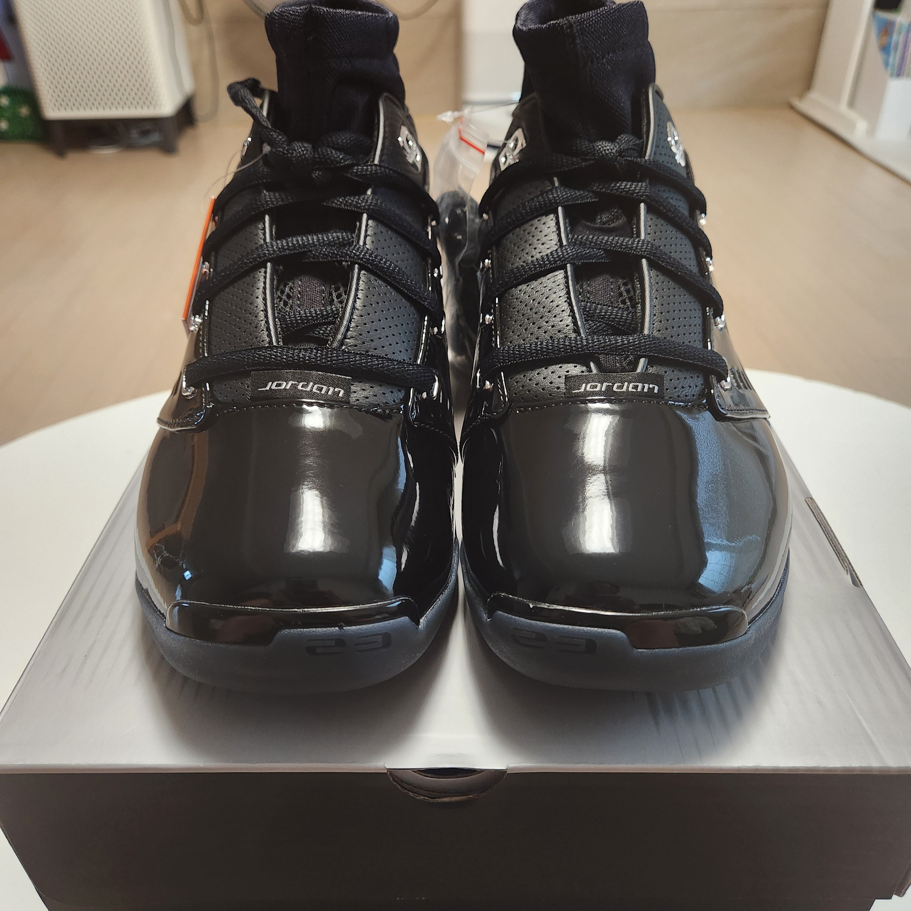 Jordan 17 Low Black Chrome 착용 스타일 - 4