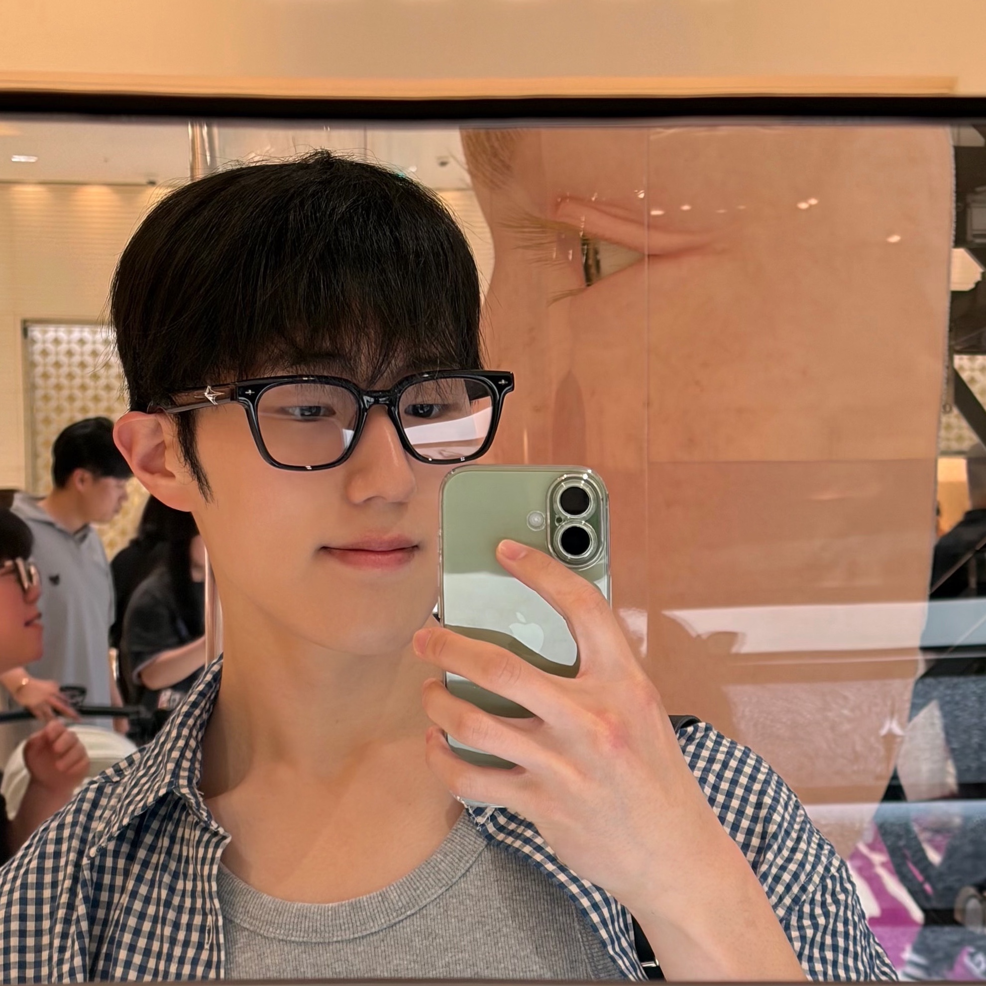 Gentle Monster Alto 01 Black Clear, Apple iPhone 17 256GB Sage 착용 스타일