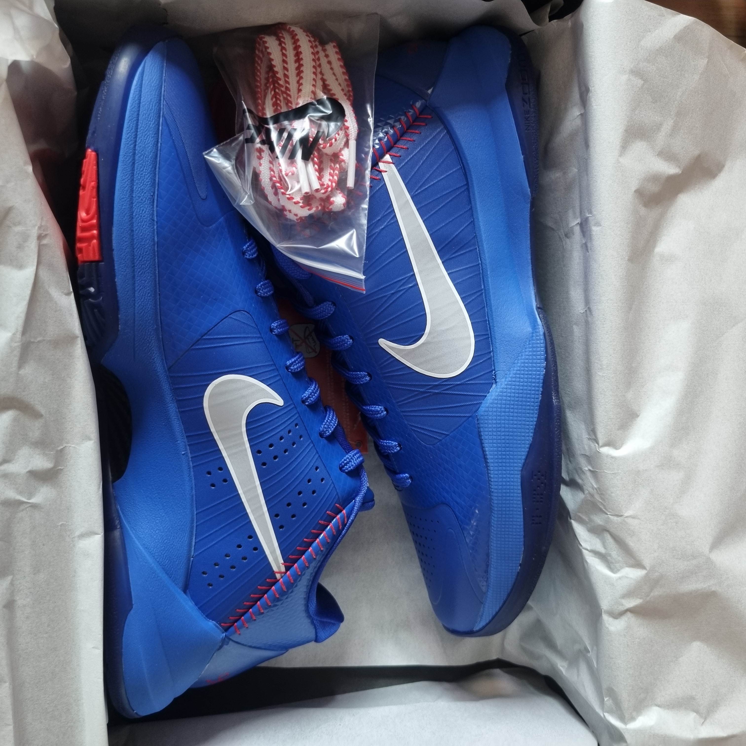 Nike Kobe 5 Protro Hyper Royal 착용 스타일 - 4