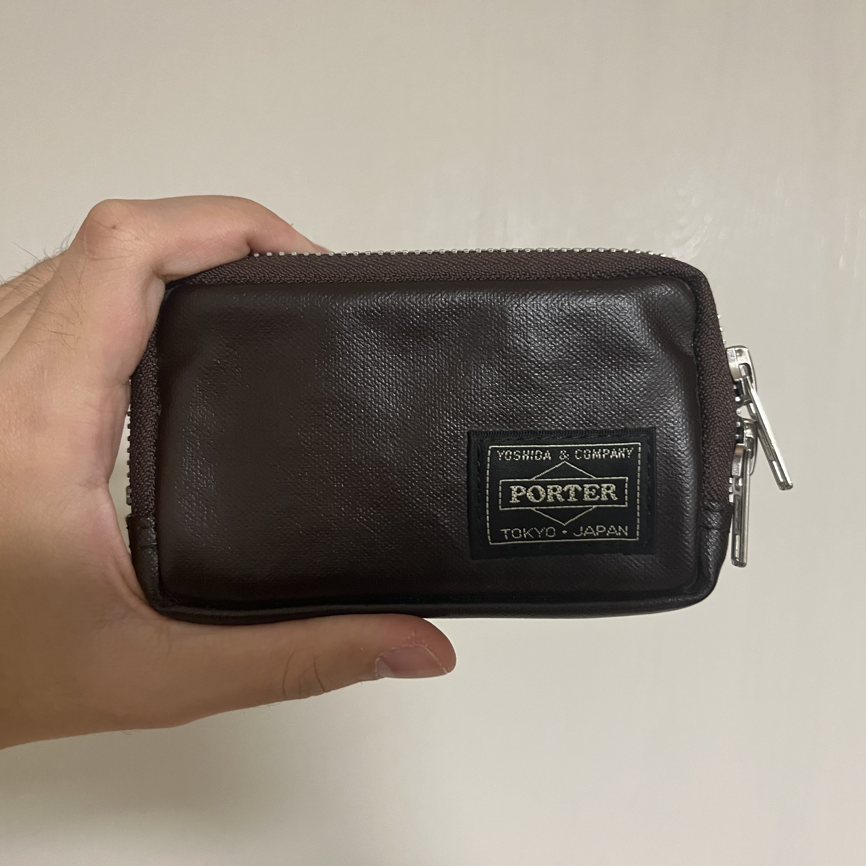 Porter Freestyle Multi Coin Case Brown 착용 스타일