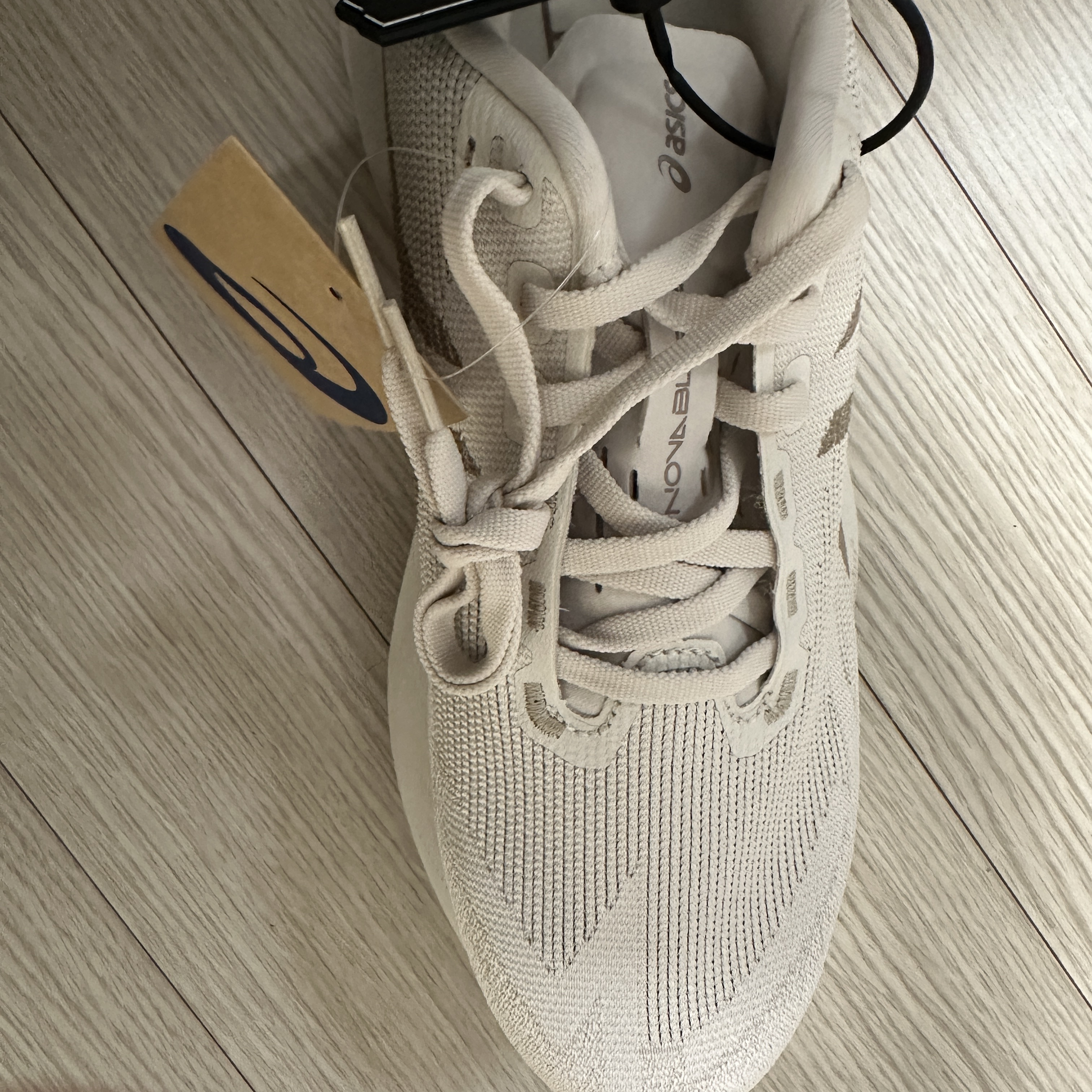 Asics Novablast 6 Soft Oat Greige 착용 스타일