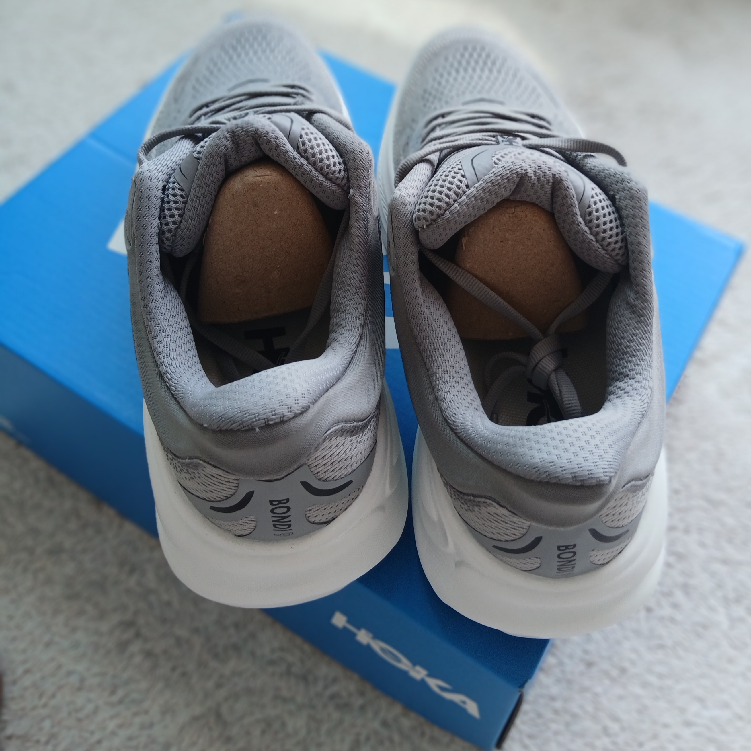 Hoka Bondi 9 Galactic Grey Stellar Grey - Regular, Hoka Bondi 9 Galactic Grey - Wide 착용 스타일 - 4