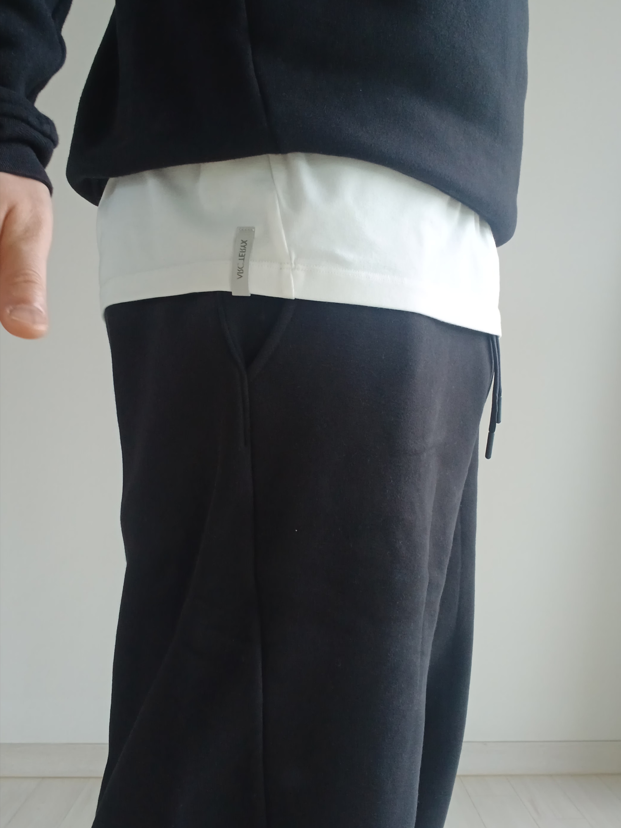 Arc'teryx Emblem Fleece Crew Neck Pullover Black, Arc'teryx Emblem Fleece Jogger Pants Black 착용 스타일 - 3