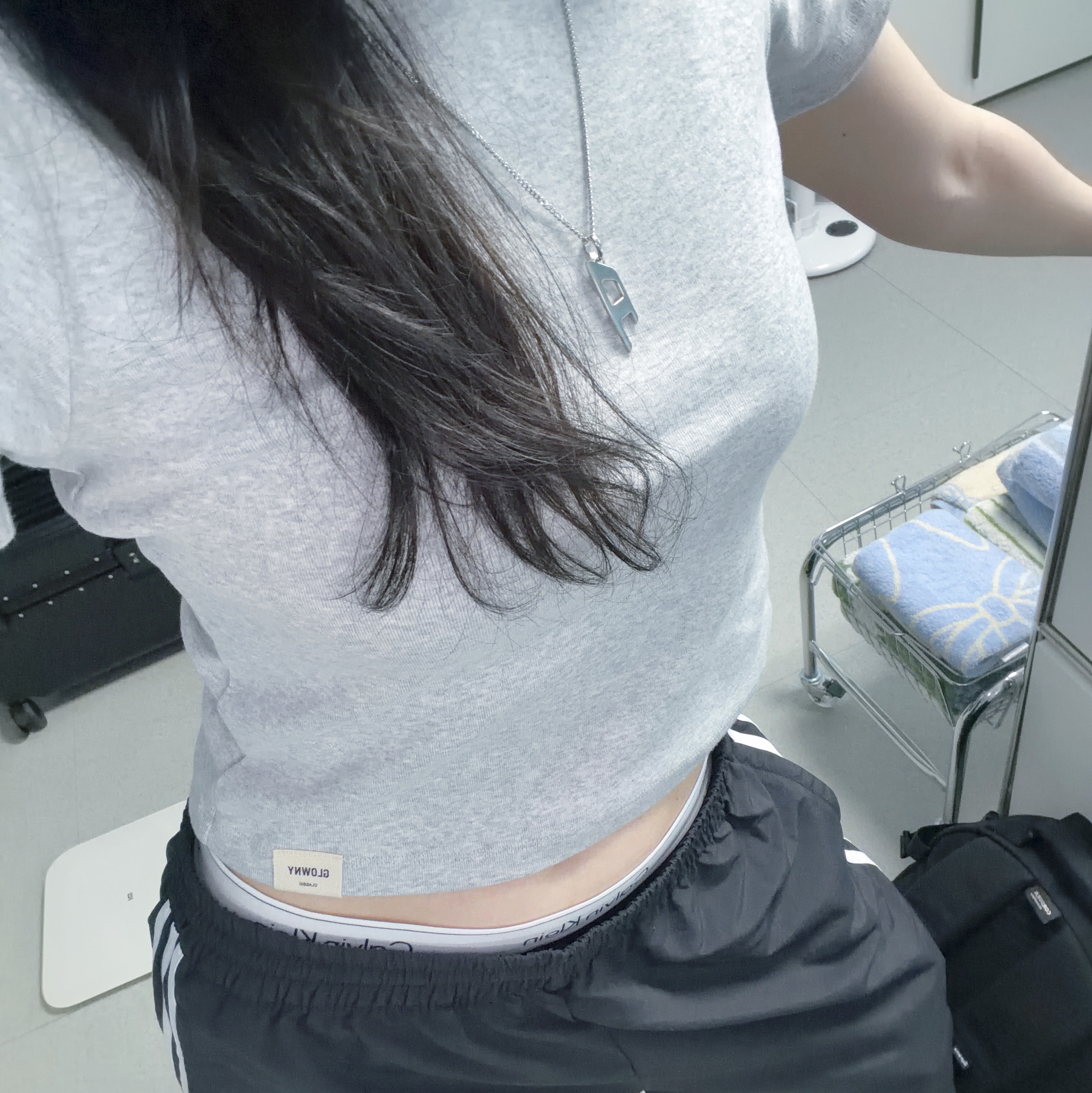 Diesel Dx1625040 Stainless Steel D Logo Pendant Necklace Silver, Adidas Originals Capri Shorts Black White - KR Sizing 착용 스타일 - 2