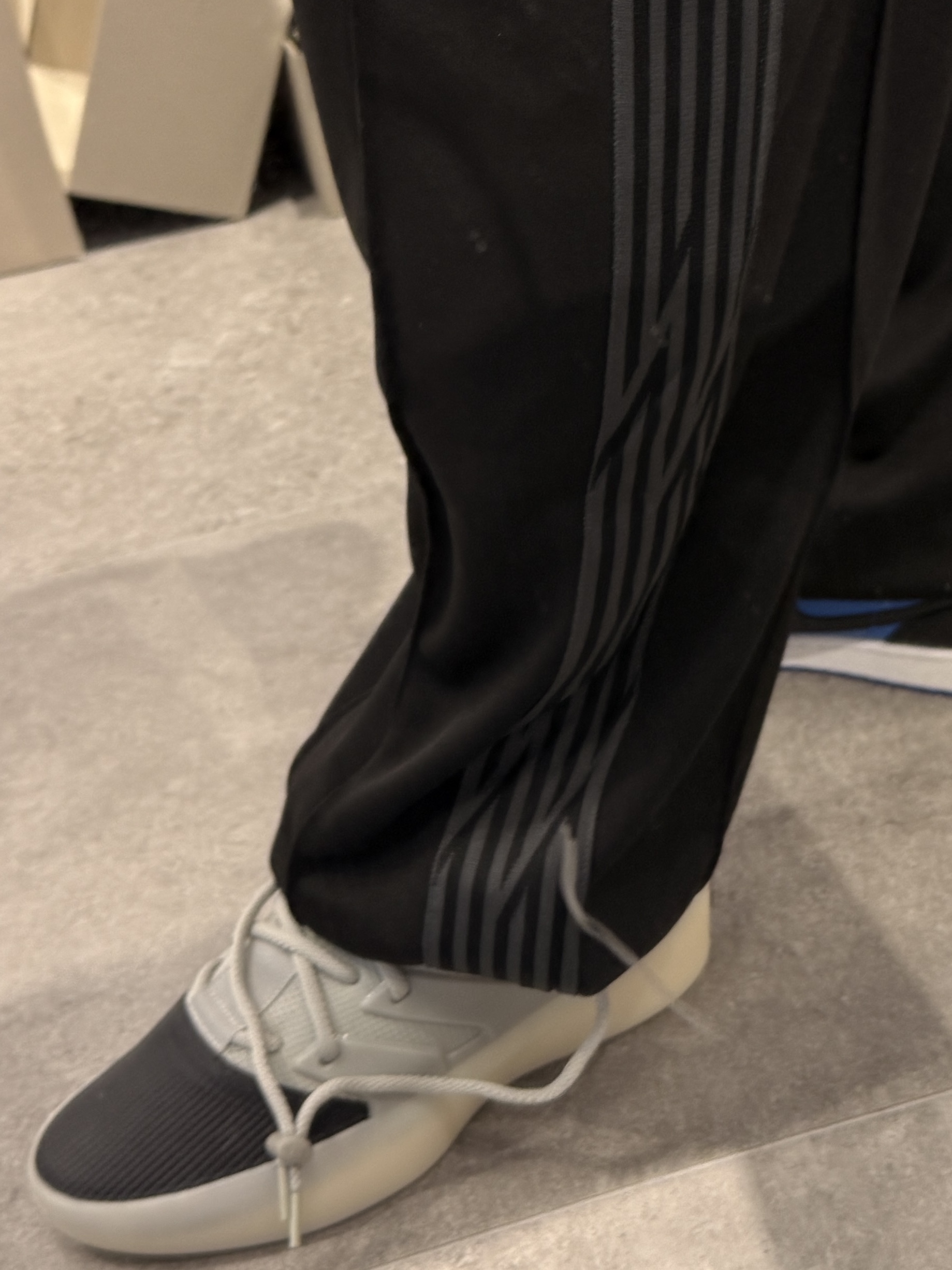NOMANUAL NM Wide Track Pants Black, Adidas x Fear of God Athletics I Basketball Sesame Carbon 착용 스타일