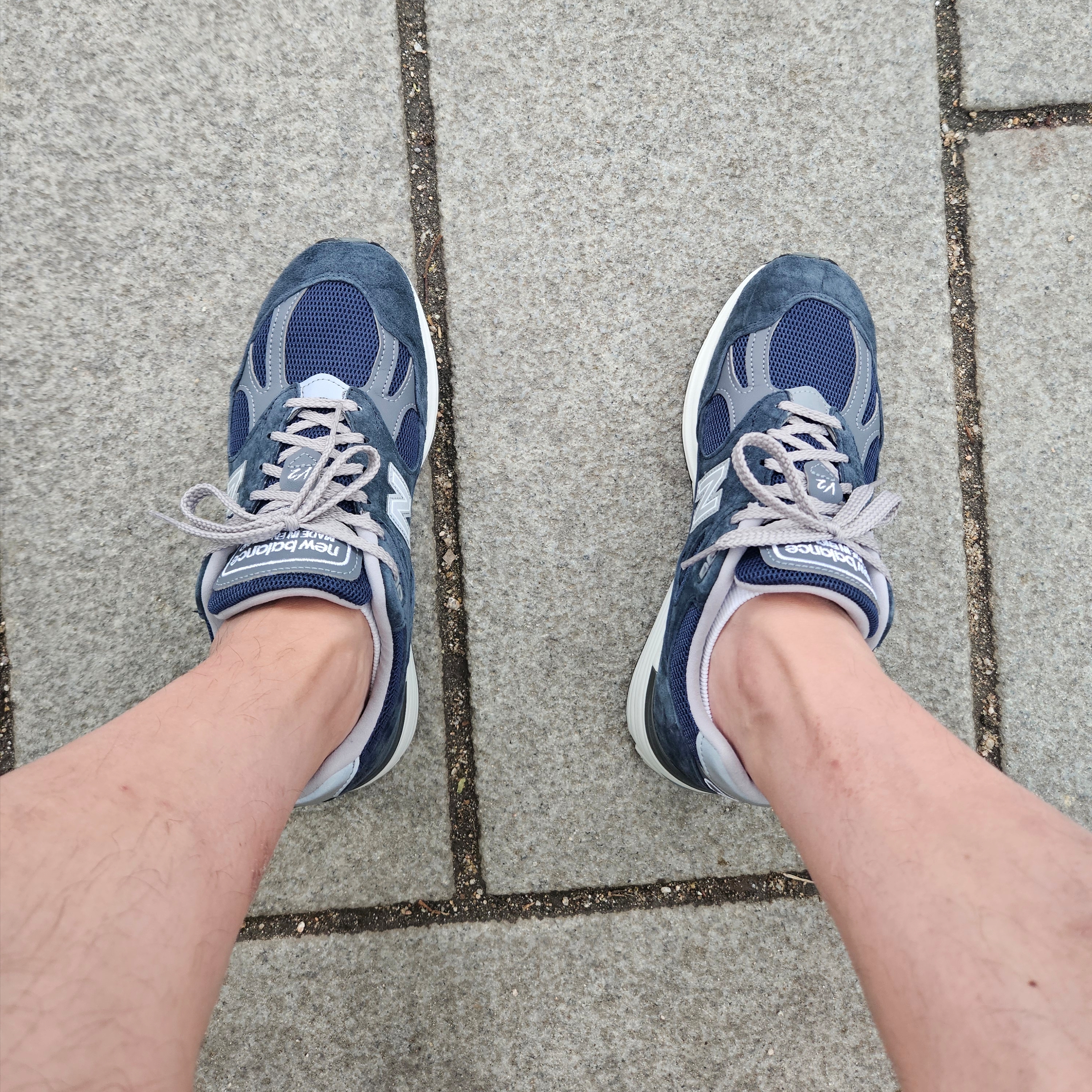 New Balance 991v2 Made in UK Dark Navy Smoked Pearl 착용 스타일
