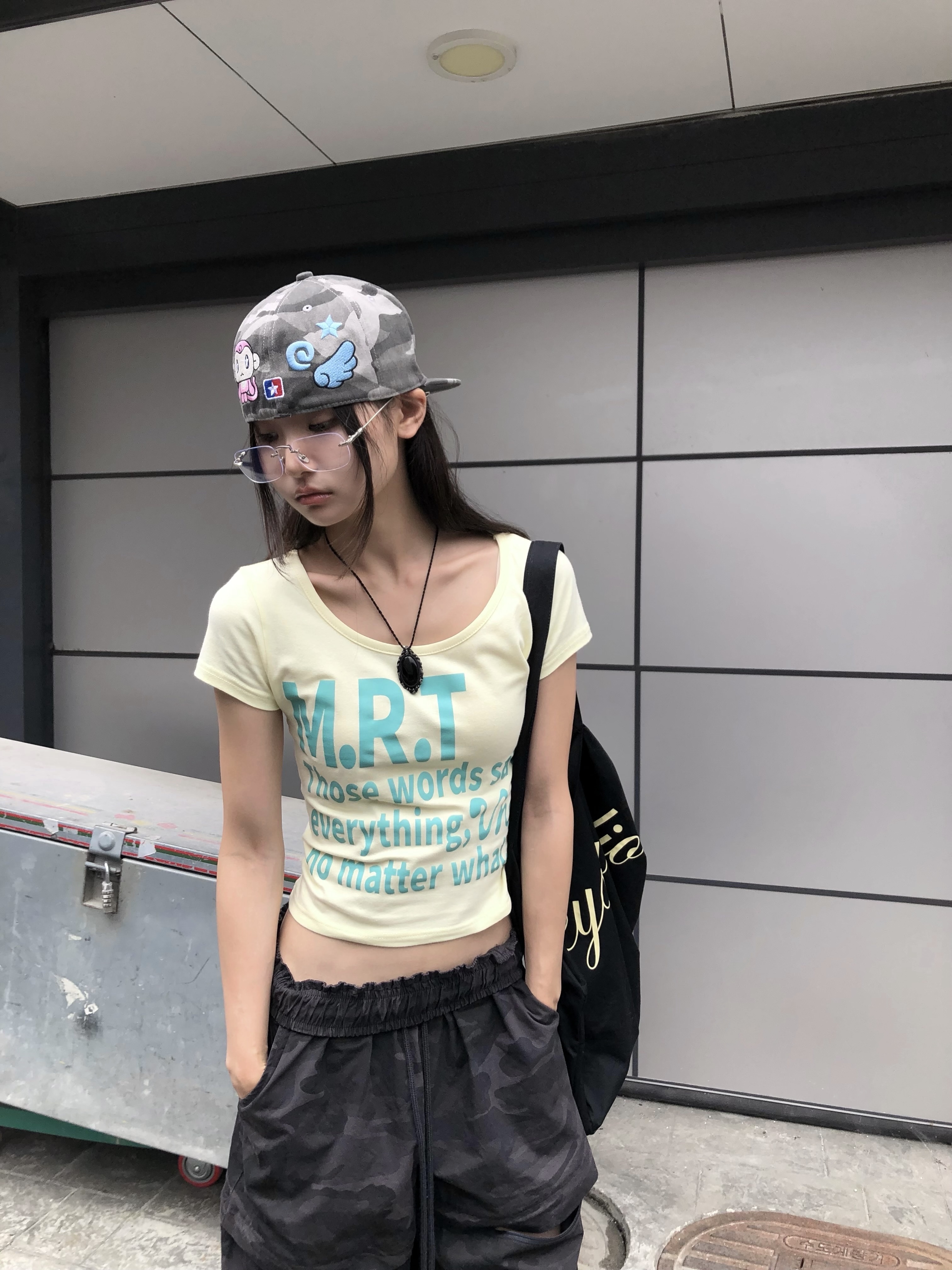 venhit MRT Vivid U-Neck Slim Fit Short Sleeve T-Shirt Yellow, venhit ECA Monkey Star Cap 착용 스타일 - 4