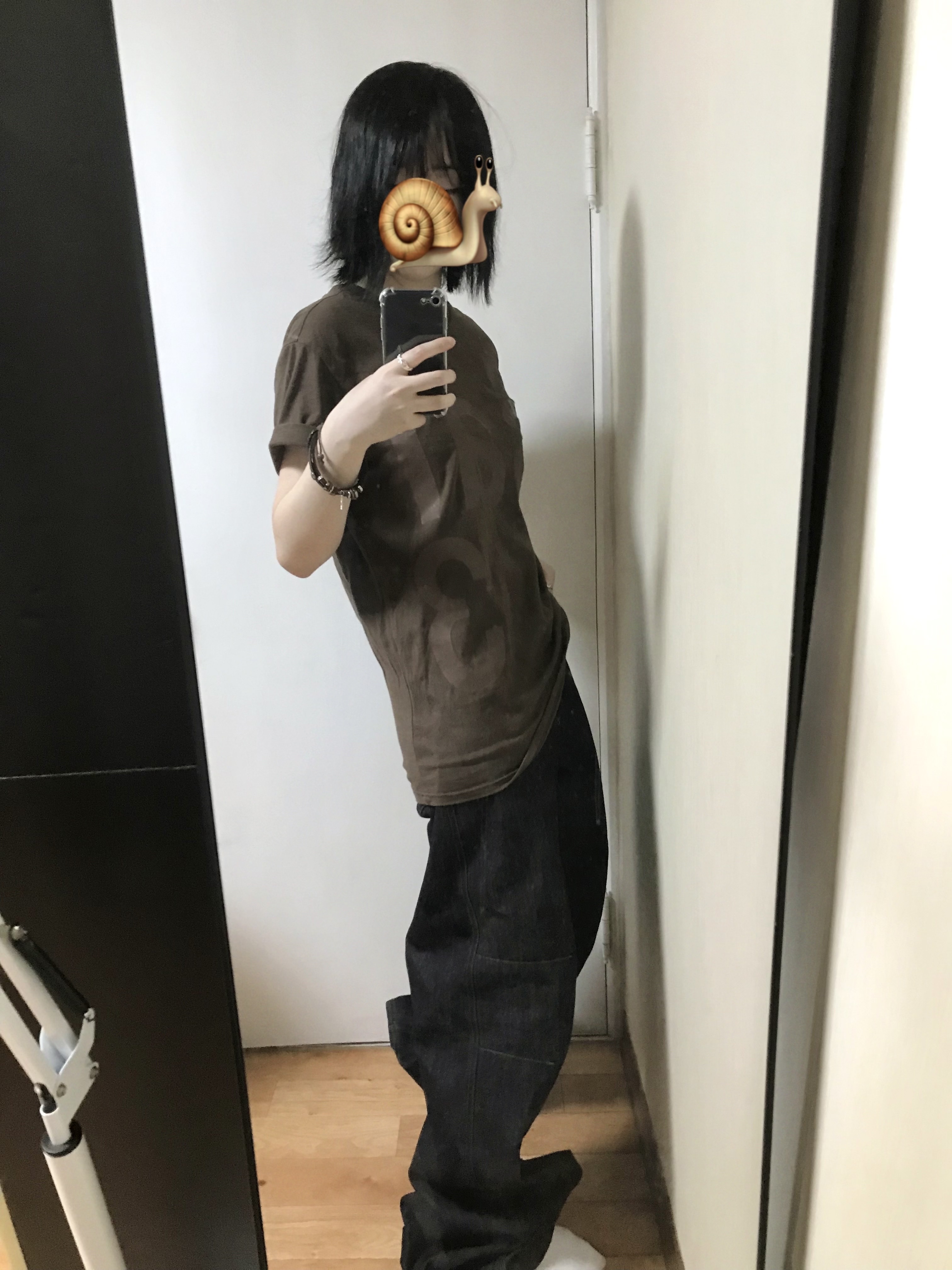 [KREAM 단독] Safarispot Basic Safari T-Shirt Brown 착용 스타일 - 1