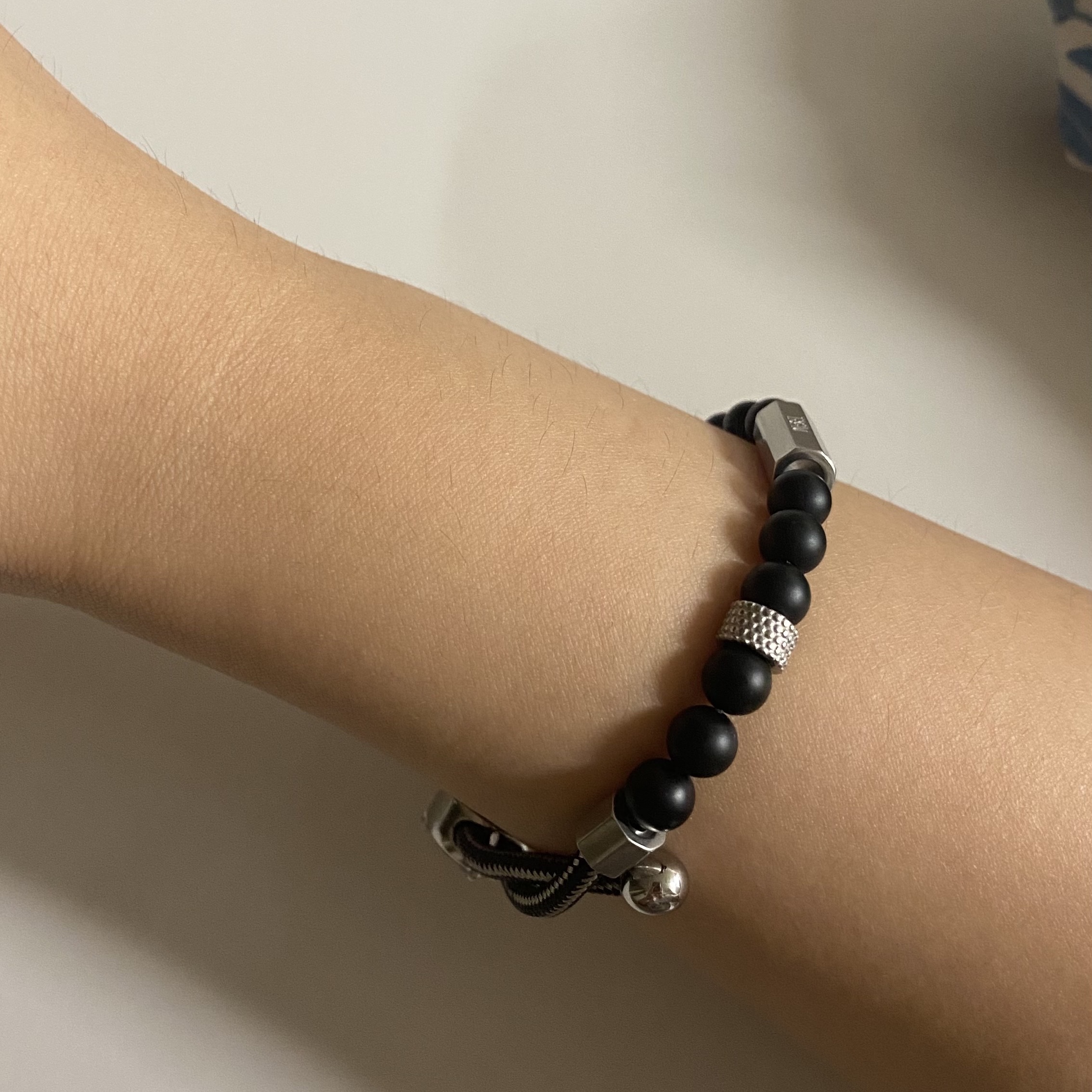 Diesel Dx1151 Beaded Agate Bracelet Black Silver 착용 스타일 - 1