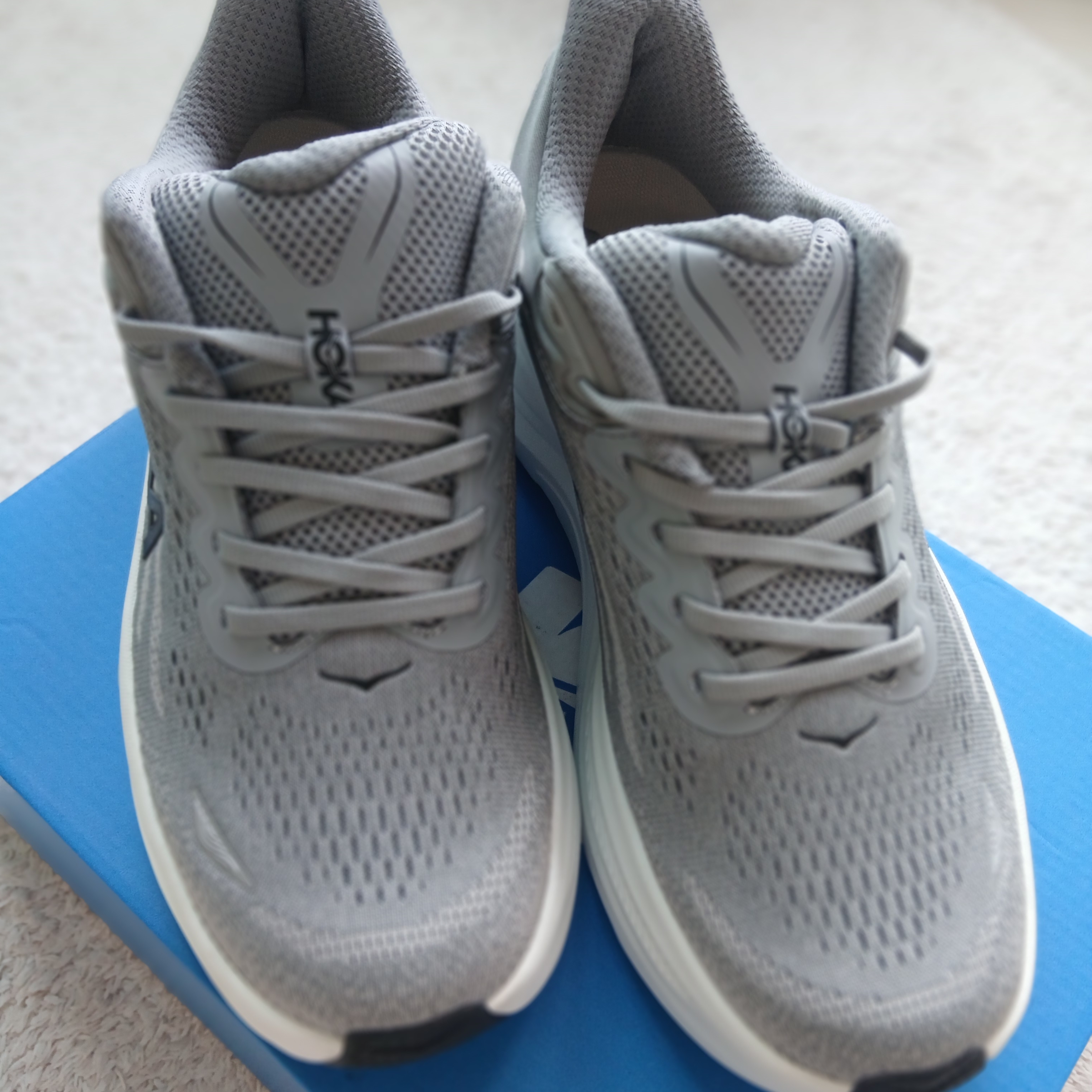 Hoka Bondi 9 Galactic Grey Stellar Grey - Regular, Hoka Bondi 9 Galactic Grey - Wide 착용 스타일 - 3
