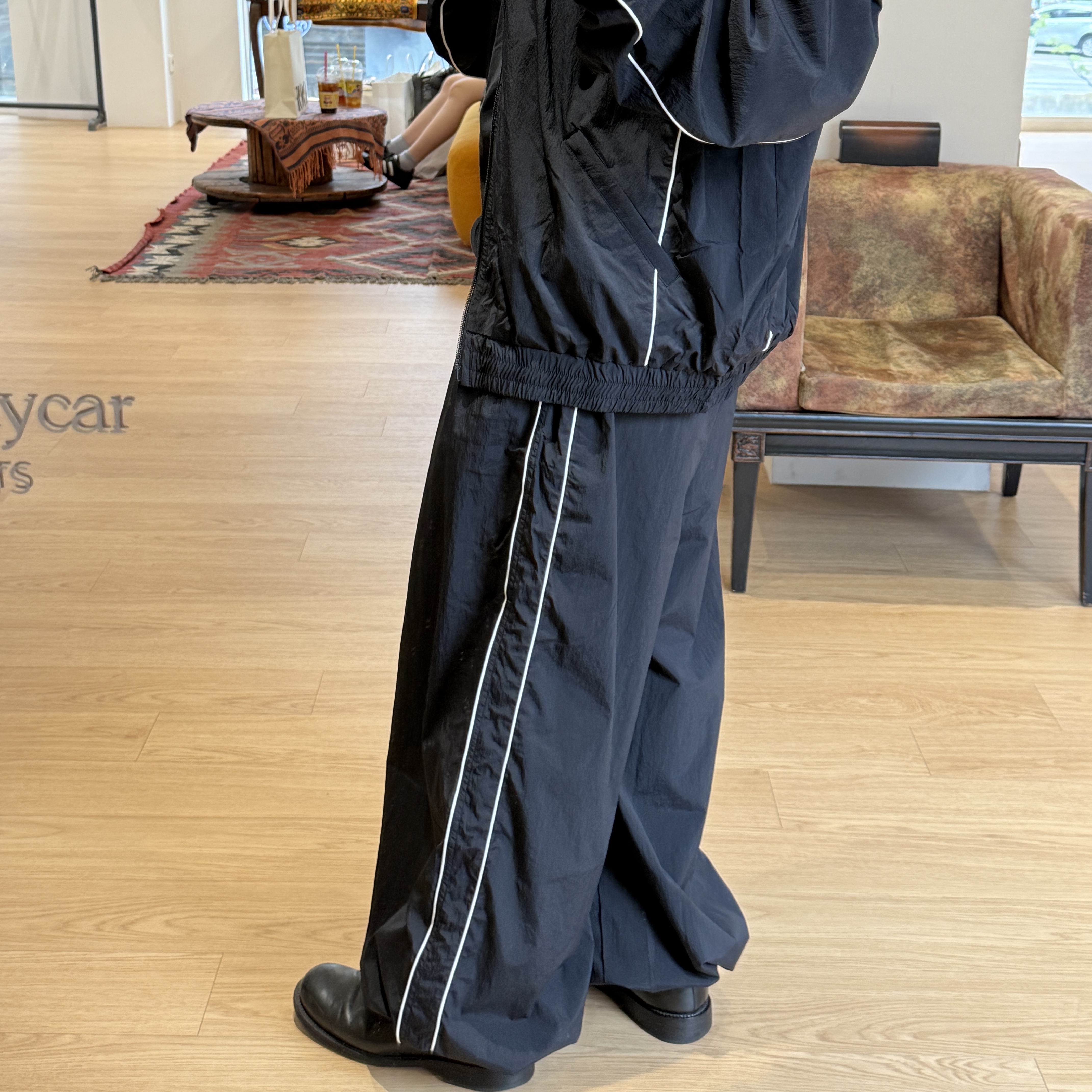 Undermycar Mu.126 Original Logo Piping Line Nylon Pants Black, Undermycar MU.132 Original Logo Piping Line Track Jacket Black 착용 스타일 - 2