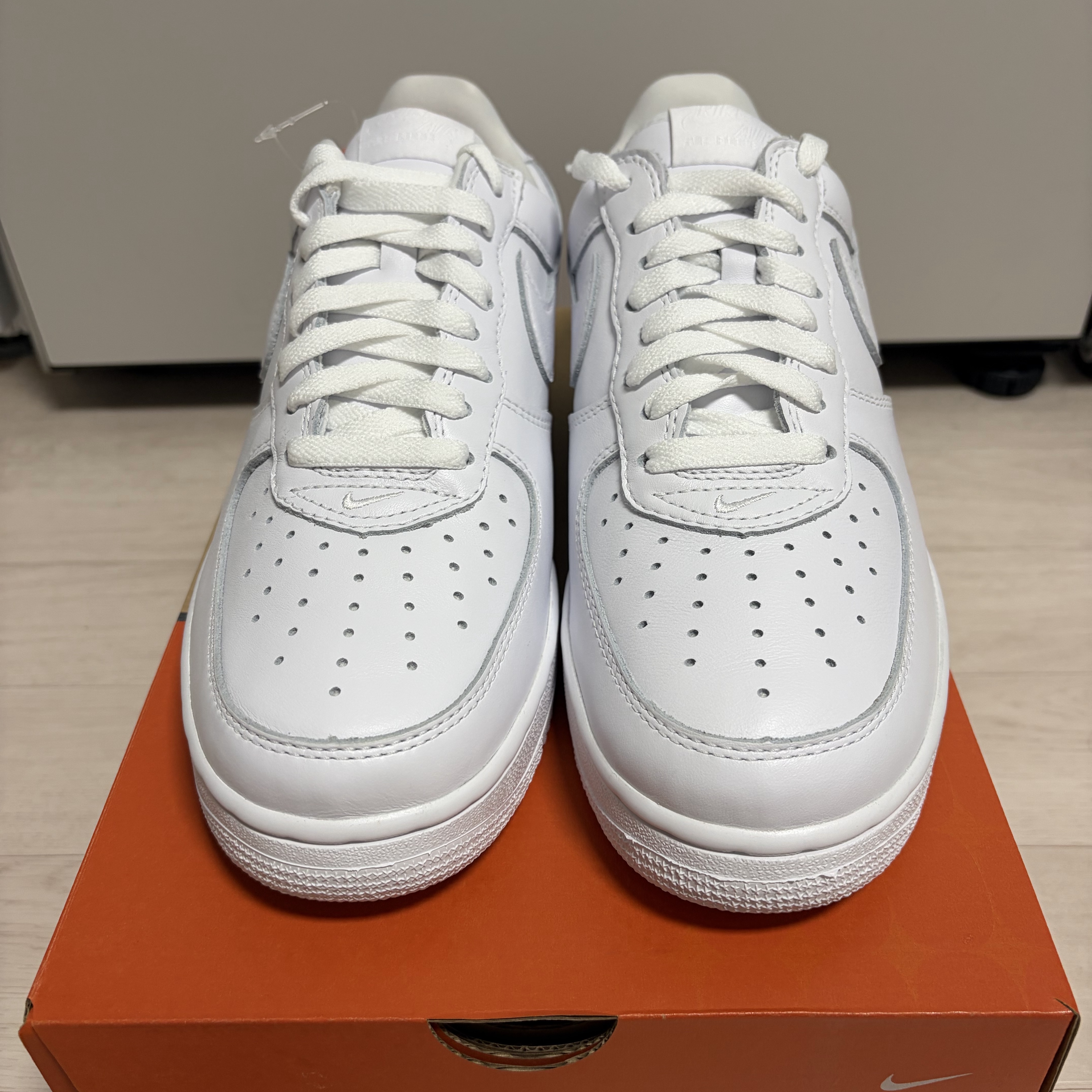 Nike Air Force 1 Low '01 White White 착용 스타일 - 2