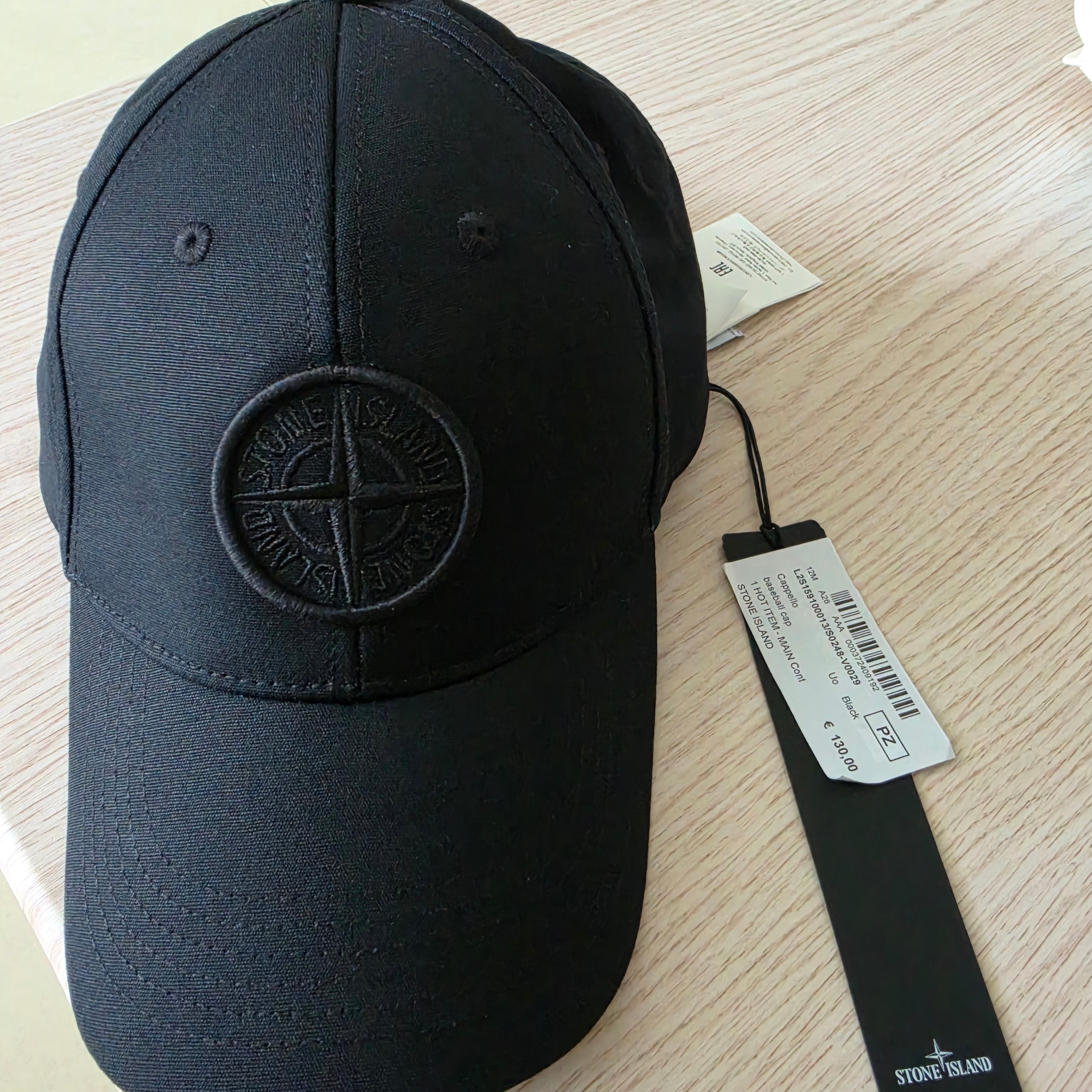 Stone Island 99661/9100996/9100013 6-Panel Embroidery Logo Cap Black 착용 스타일