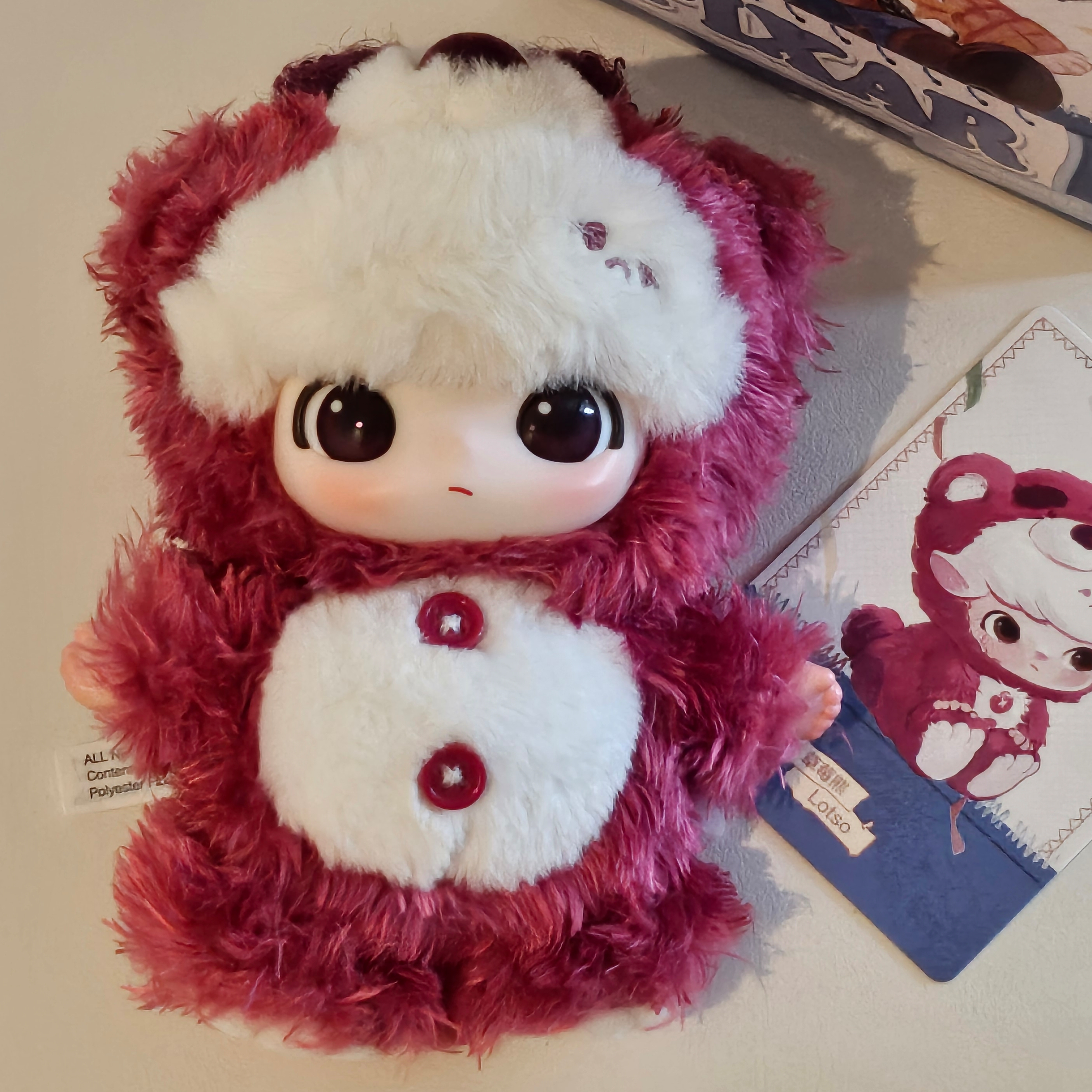 Pop Mart Dimoo World x Pixar Series Vinyl Plush Pendant Lotso (Opened Case) 착용 스타일