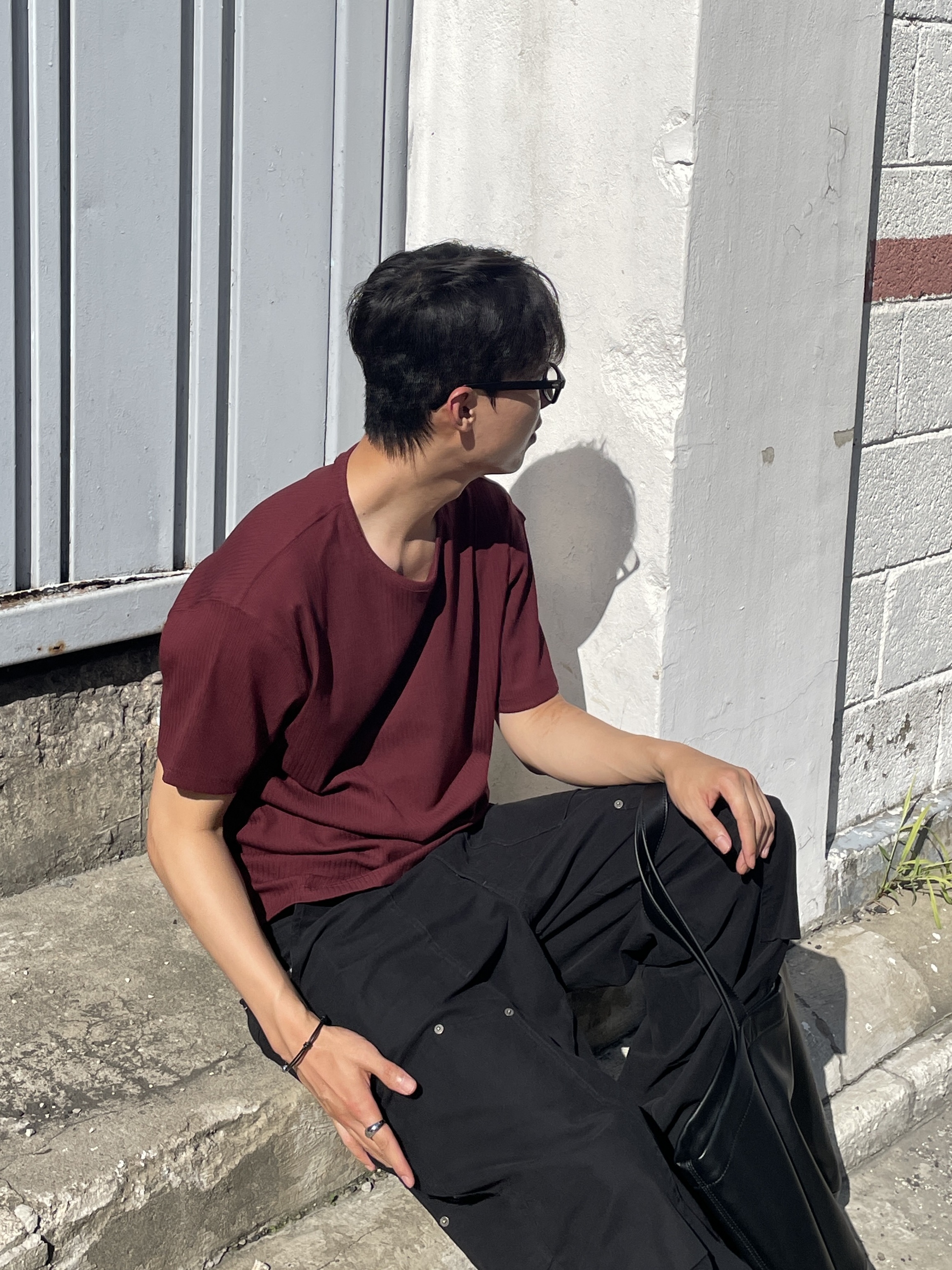 Millo Archive Texture Crop U Neck T-Shirt Cream, Millo Archive Texture Crop U Neck T-Shirt Black 착용 스타일 - 1