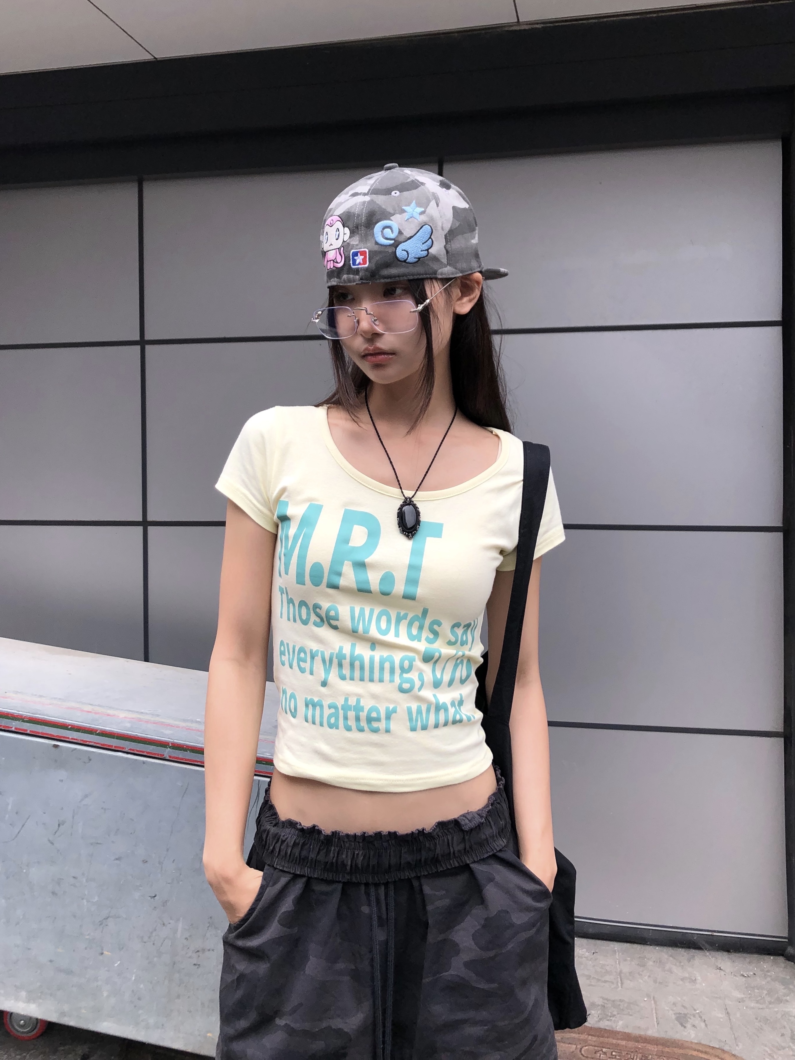 venhit MRT Vivid U-Neck Slim Fit Short Sleeve T-Shirt Yellow, venhit ECA Monkey Star Cap 착용 스타일 - 1