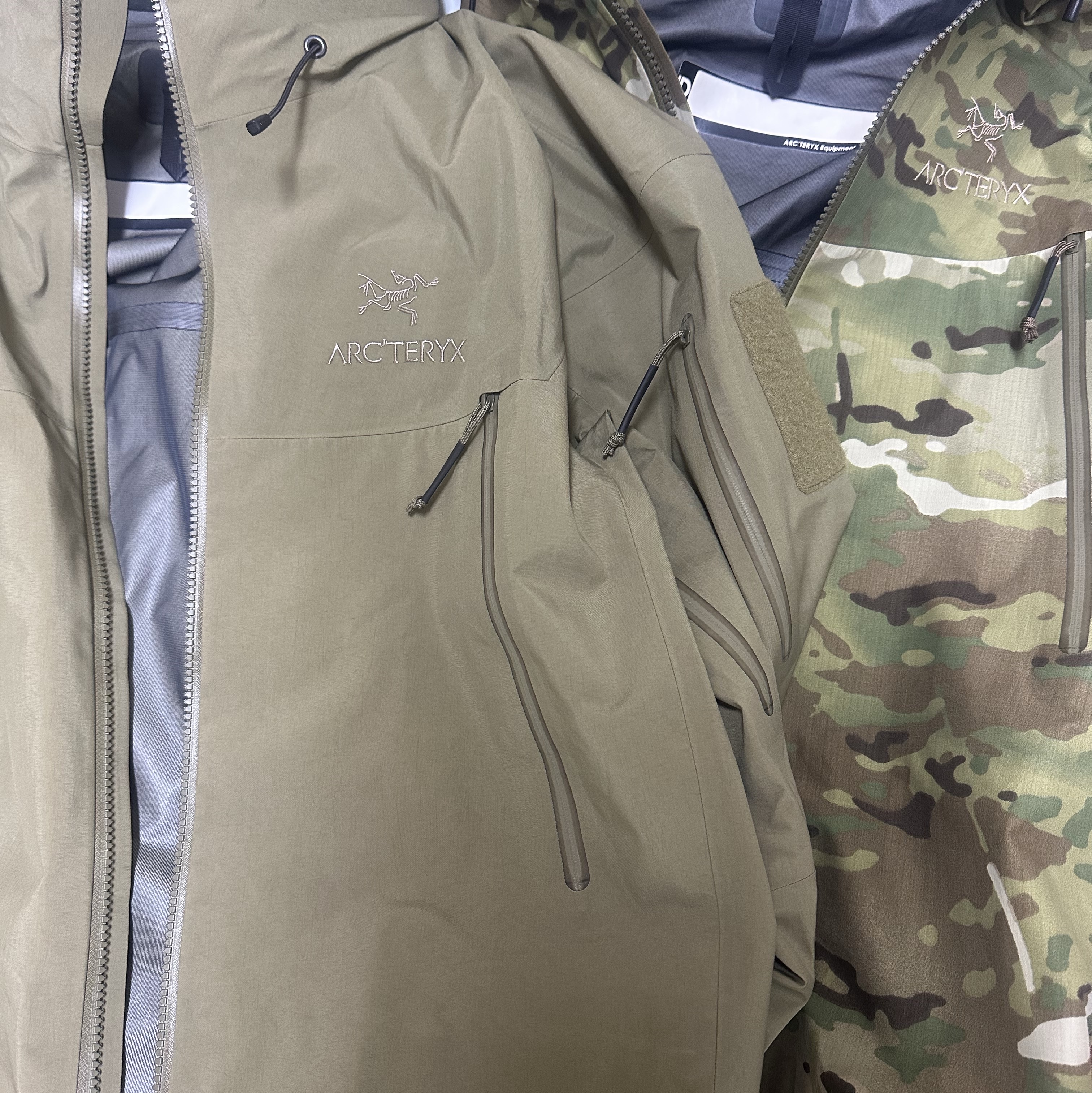 Arc'teryx LEAF Alpha Jacket Gen 2.1 Multicam, Arc'teryx LEAF Alpha Jacket Gen 2 Crocodile 착용 스타일 - 3