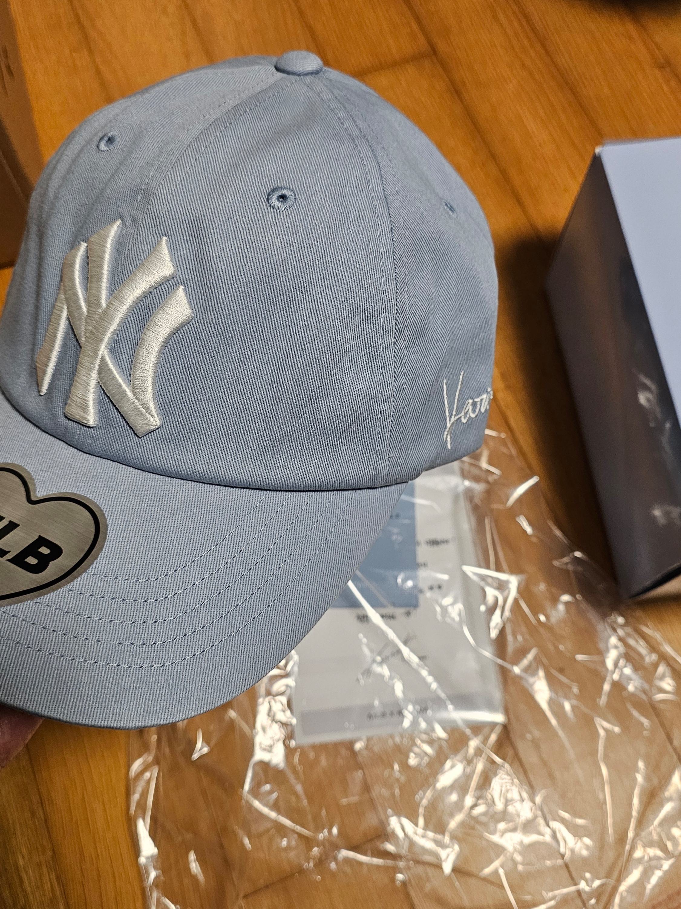 MLB x Karina Signature Unstructured Ball Cap Sky Blue 착용 스타일