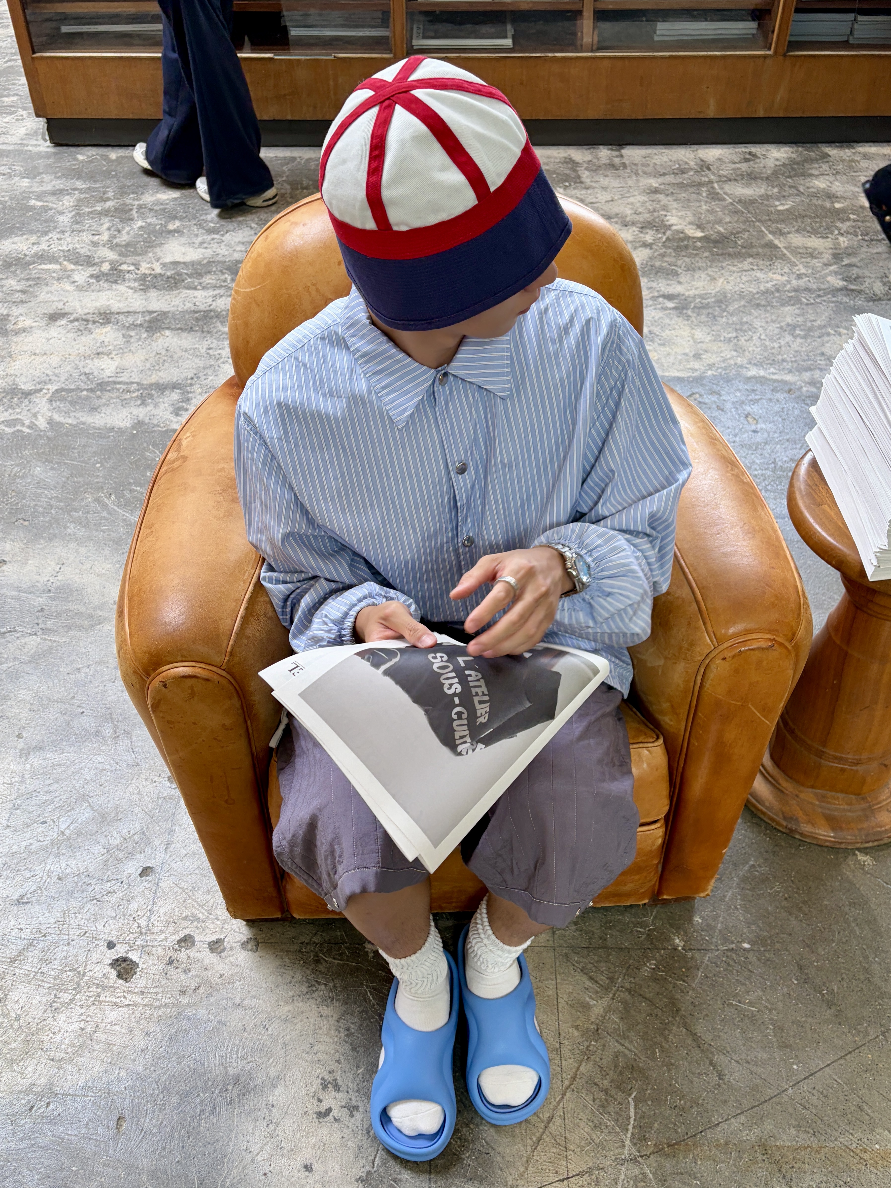CDG Coach Jacket Cotton Stripe, SKYLRK Beach Slide Cosmo 착용 스타일 - 2