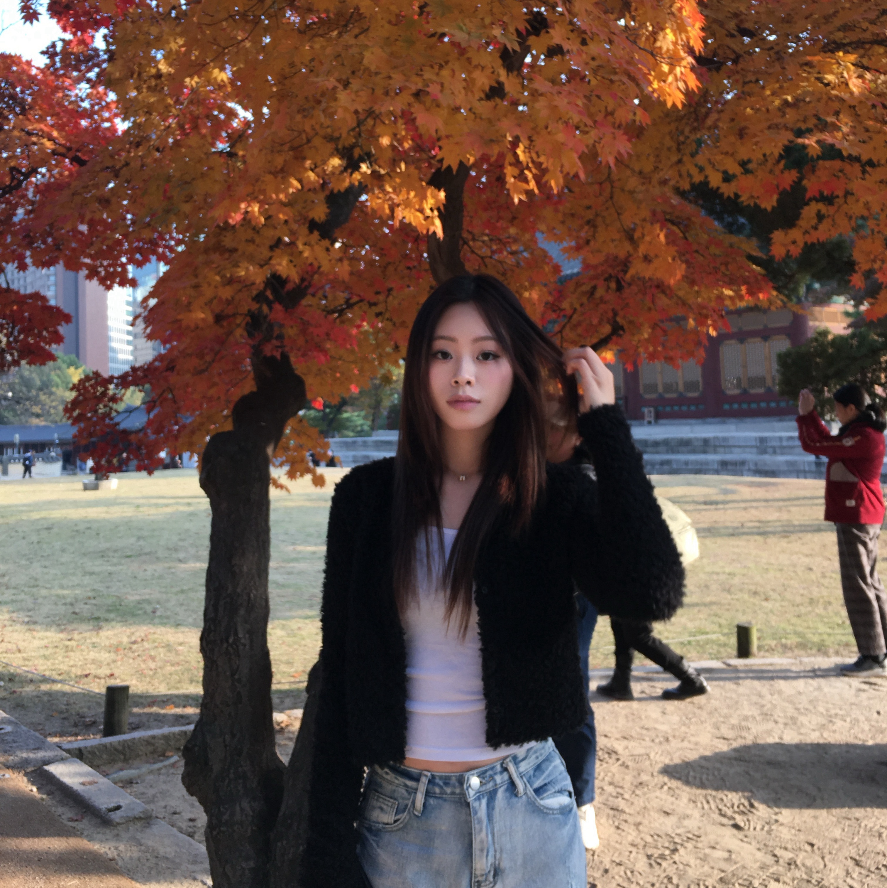 (W) 에르메스 미니 팝아슈 펜던트 골드 하드웨어 & 블랑 착용 스타일