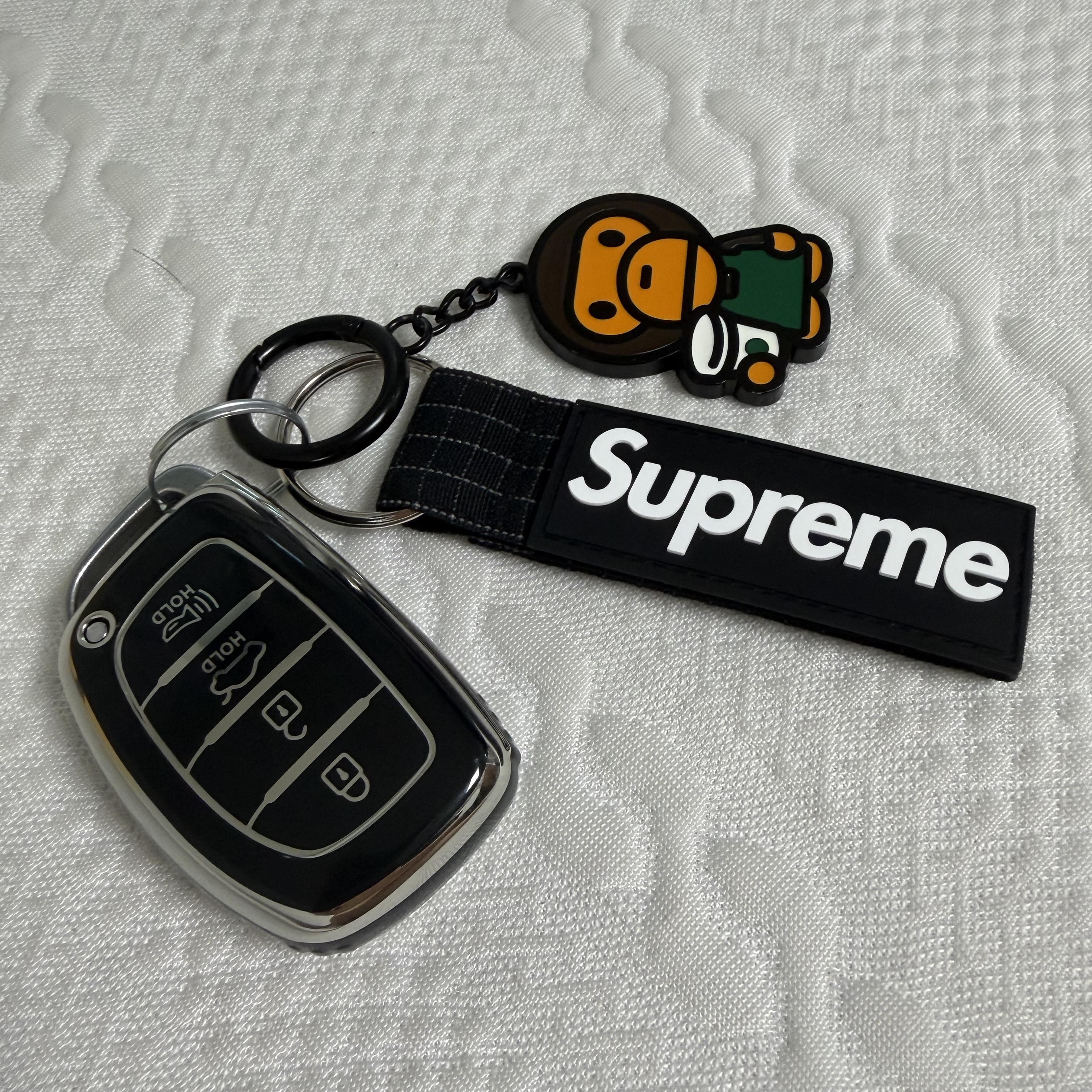 Supreme Ripstop Keychain Black - 24SS, Starbucks x BAPE Baby Milo Keychain 착용 스타일