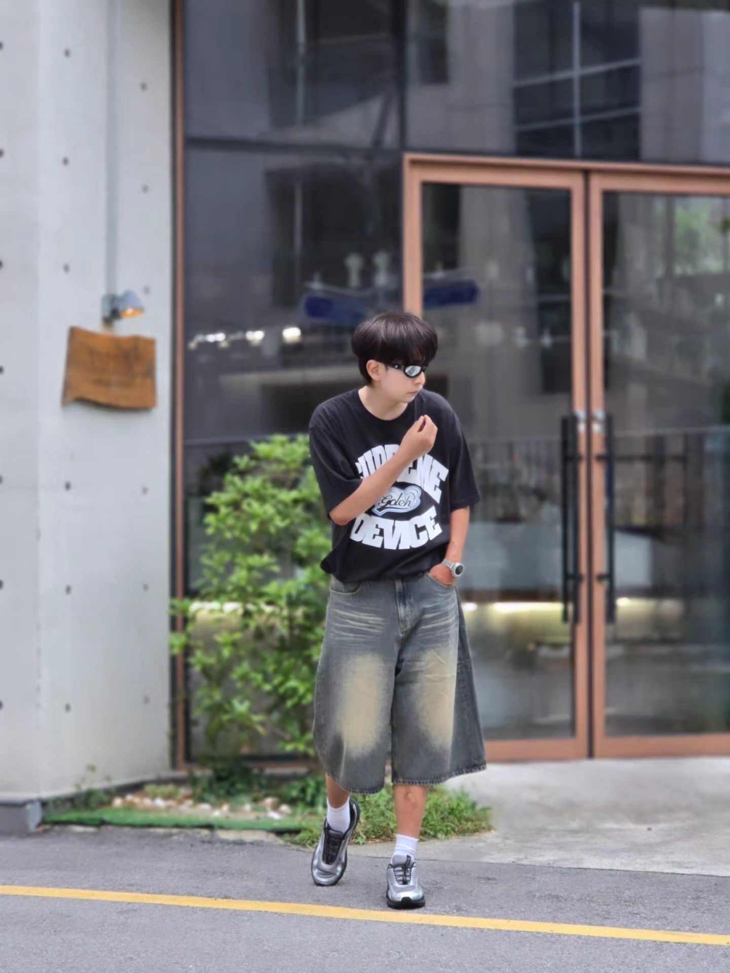 Supreme x GOODENOUGH Device T-Shirt Black - 25SS, Fila Pantera 99/25 Black Silver 착용 스타일 - 2