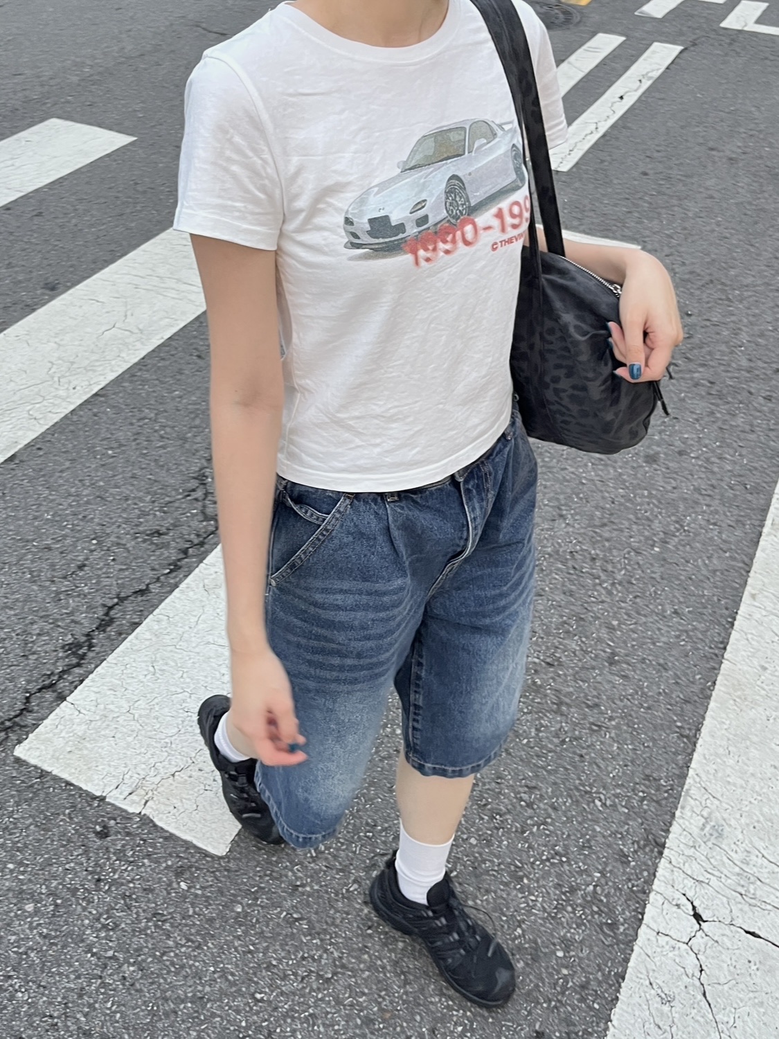 Thevinylhouse Old Car T-Shirt White 착용 스타일 - 5