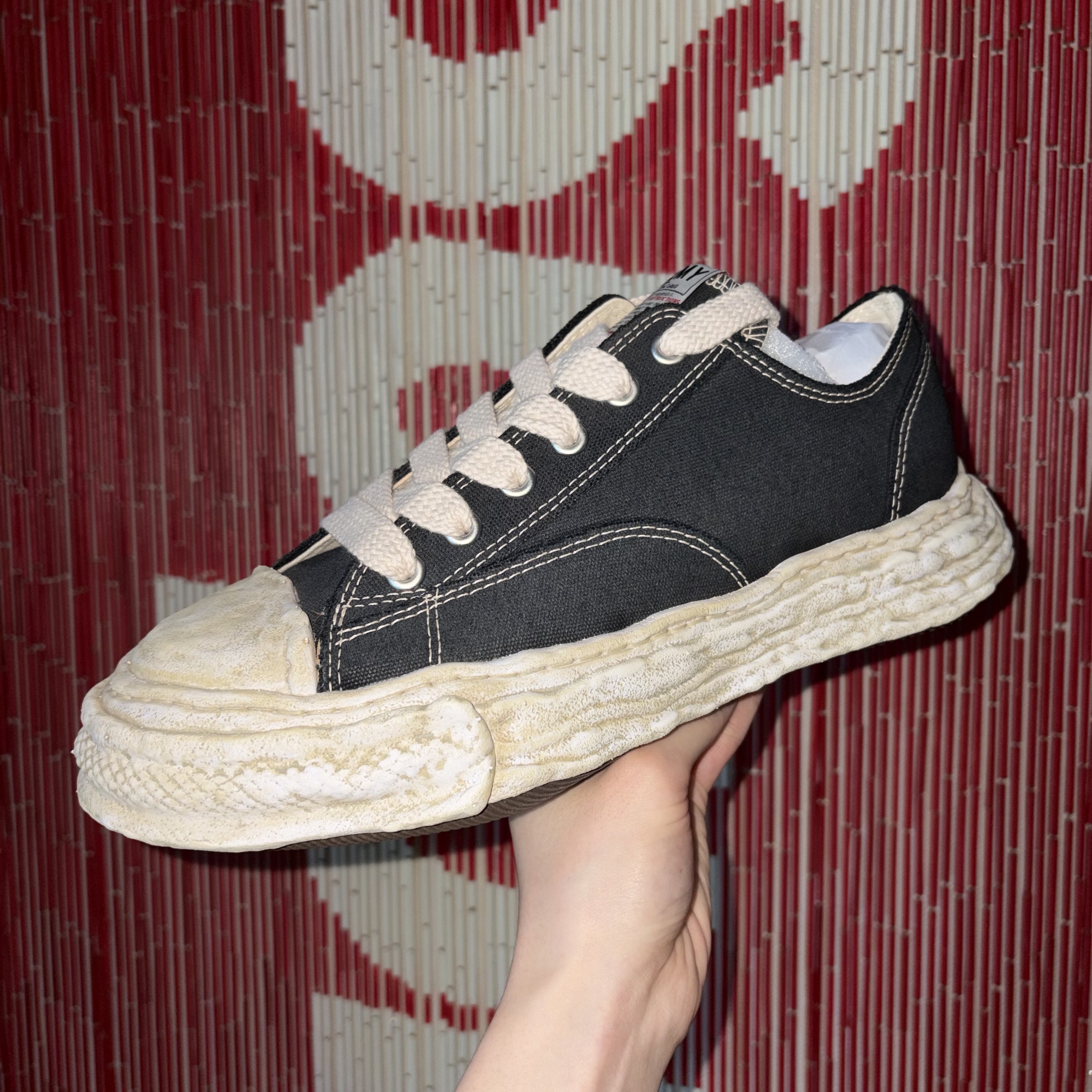 Maison Mihara Yasuhiro Peterson23 OG Sole Garment Dyed Canvas Low-top Sneakers Black 착용 스타일