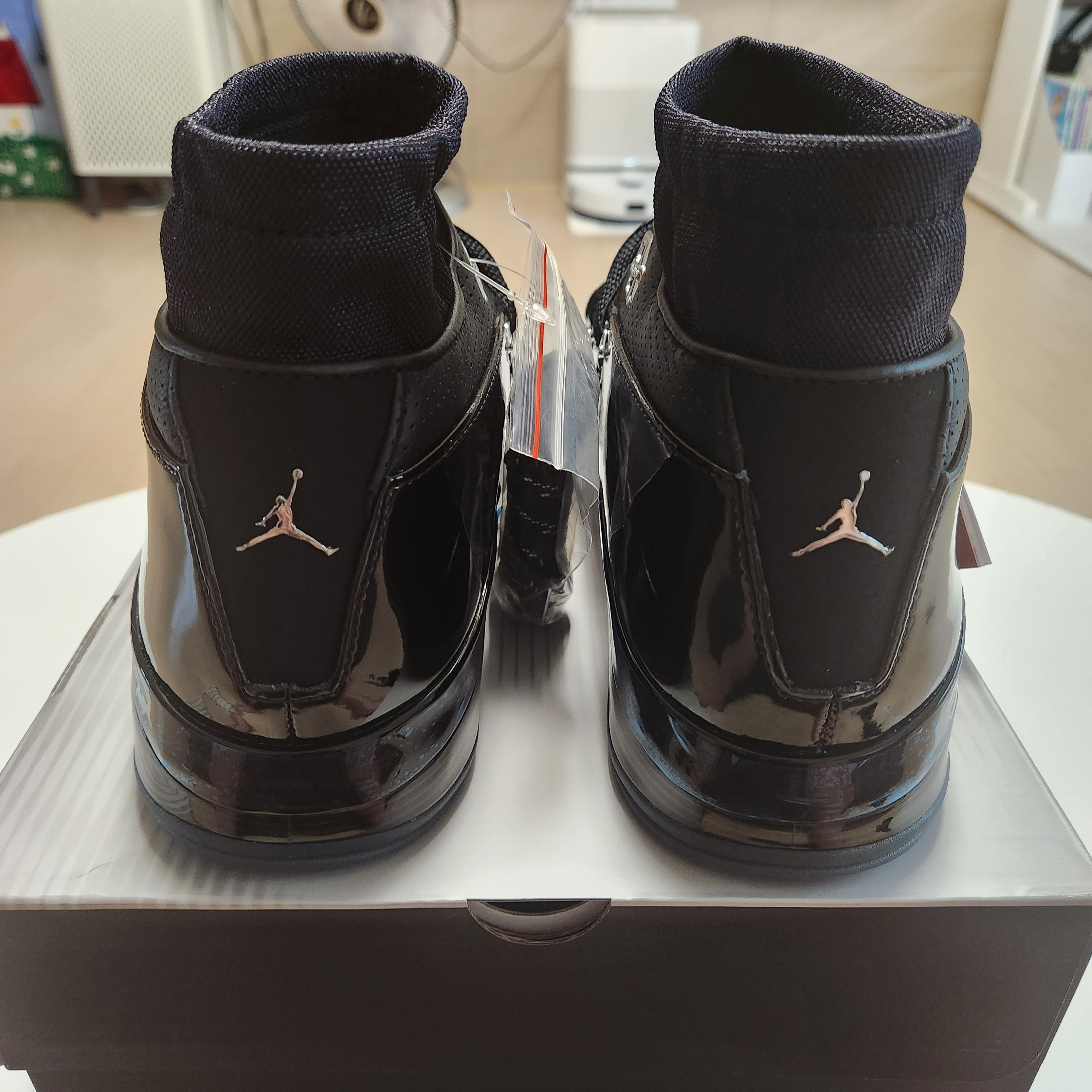 Jordan 17 Low Black Chrome 착용 스타일 - 3