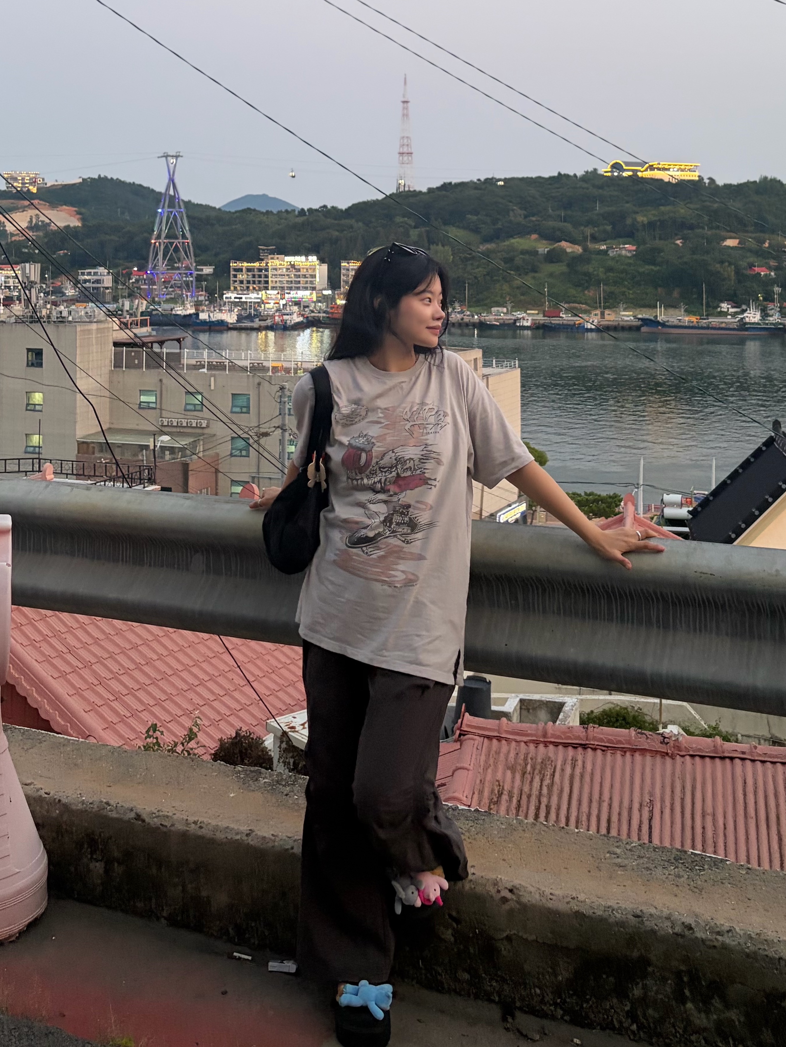 Gentle Monster x Maison Margiela MM110 Black Black, Porter Tanker Duffle Bag L Black 착용 스타일