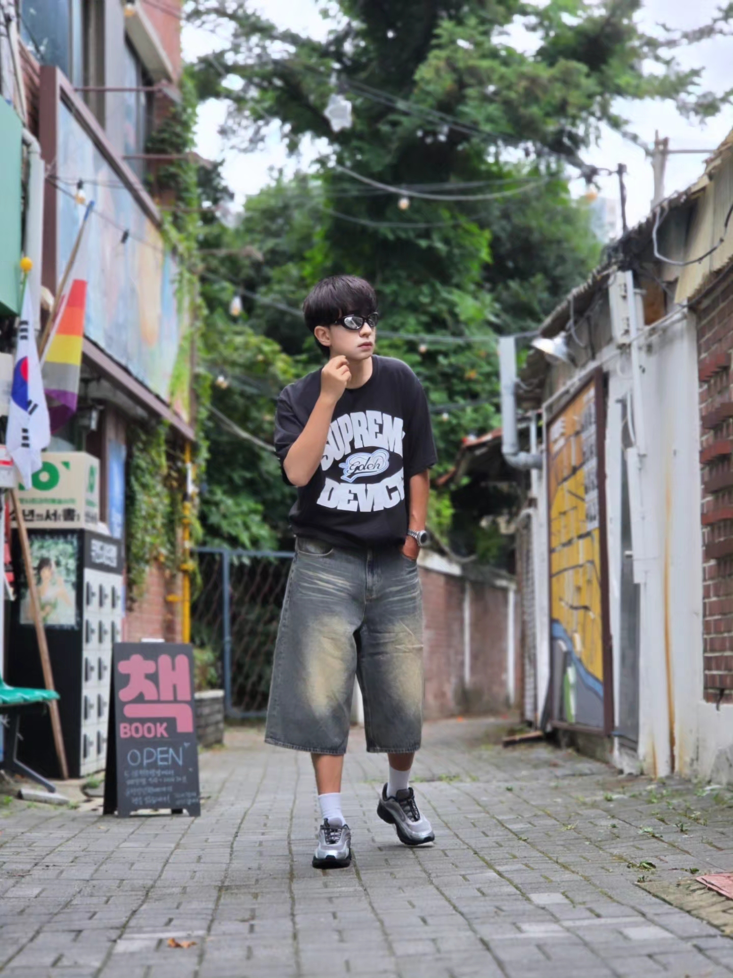 Supreme x GOODENOUGH Device T-Shirt Black - 25SS, Fila Pantera 99/25 Black Silver 착용 스타일 - 3