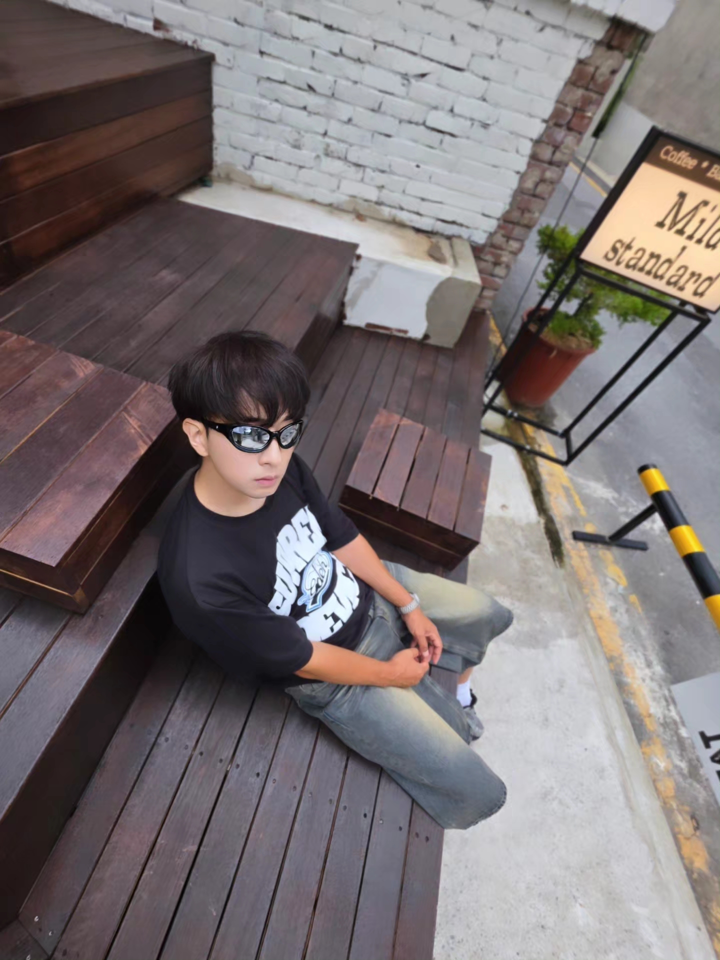 Supreme x GOODENOUGH Device T-Shirt Black - 25SS, Samsung Galaxy Watch8 Classic 46mm LTE White (Korean Ver.) 착용 스타일 - 4