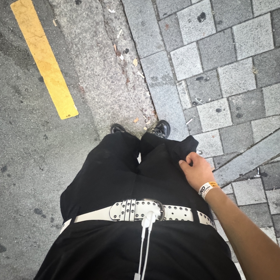 Carhartt WIP Robertson Denim Landon Pants Black Stone Washed, Apple EarPods USB-C Connector (Korean Ver.) 착용 스타일 - 2
