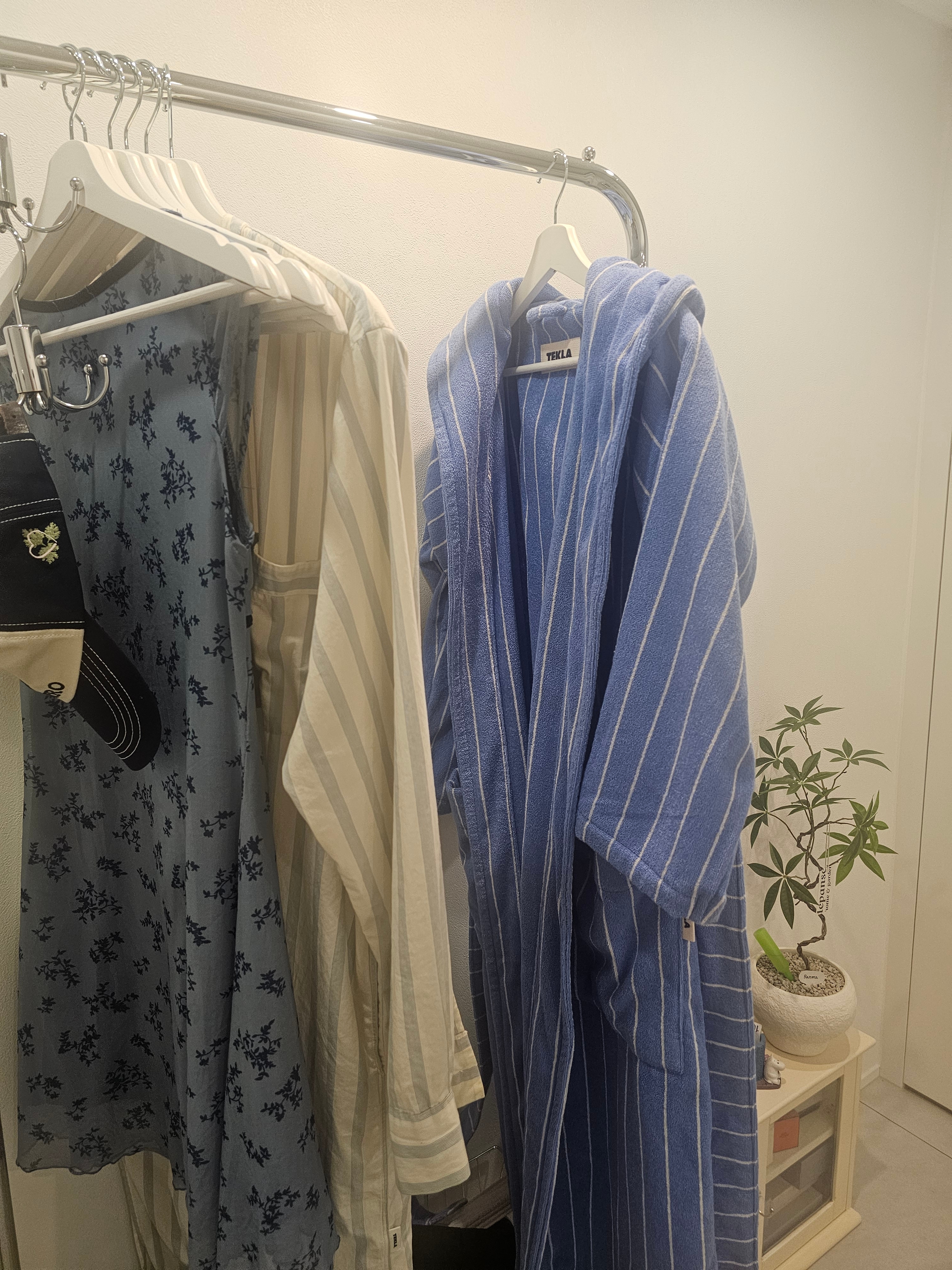 Tekla Towels Coastal Stripes, Stussy x Tekla Poplin Pajama Shirt Hand Drawn Stripes 착용 스타일 - 3