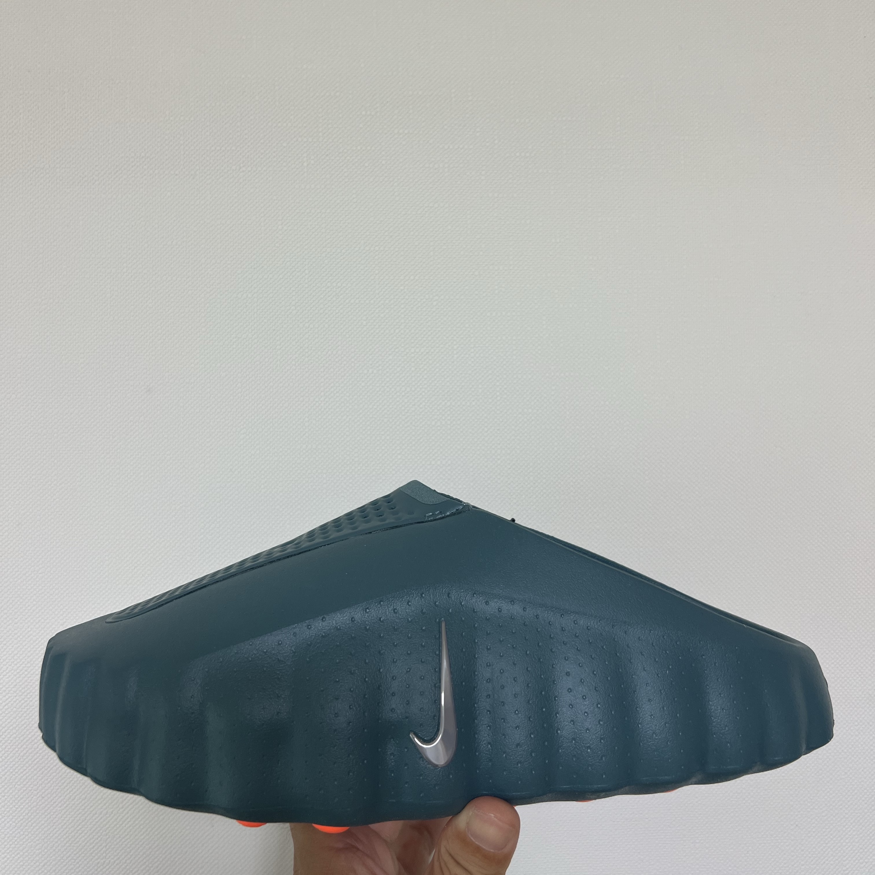 Nike Mind 001 Mineral Slate Metallic Platinum 착용 스타일 - 1